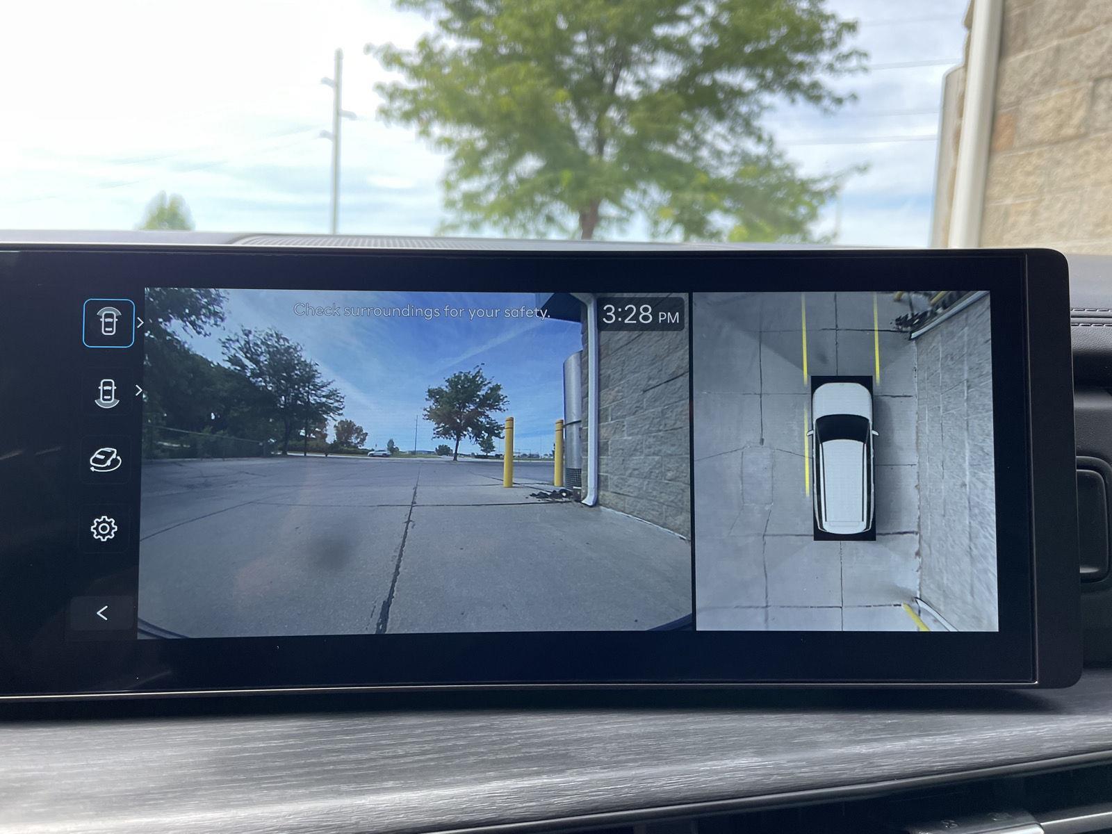 Vehicle photo 25