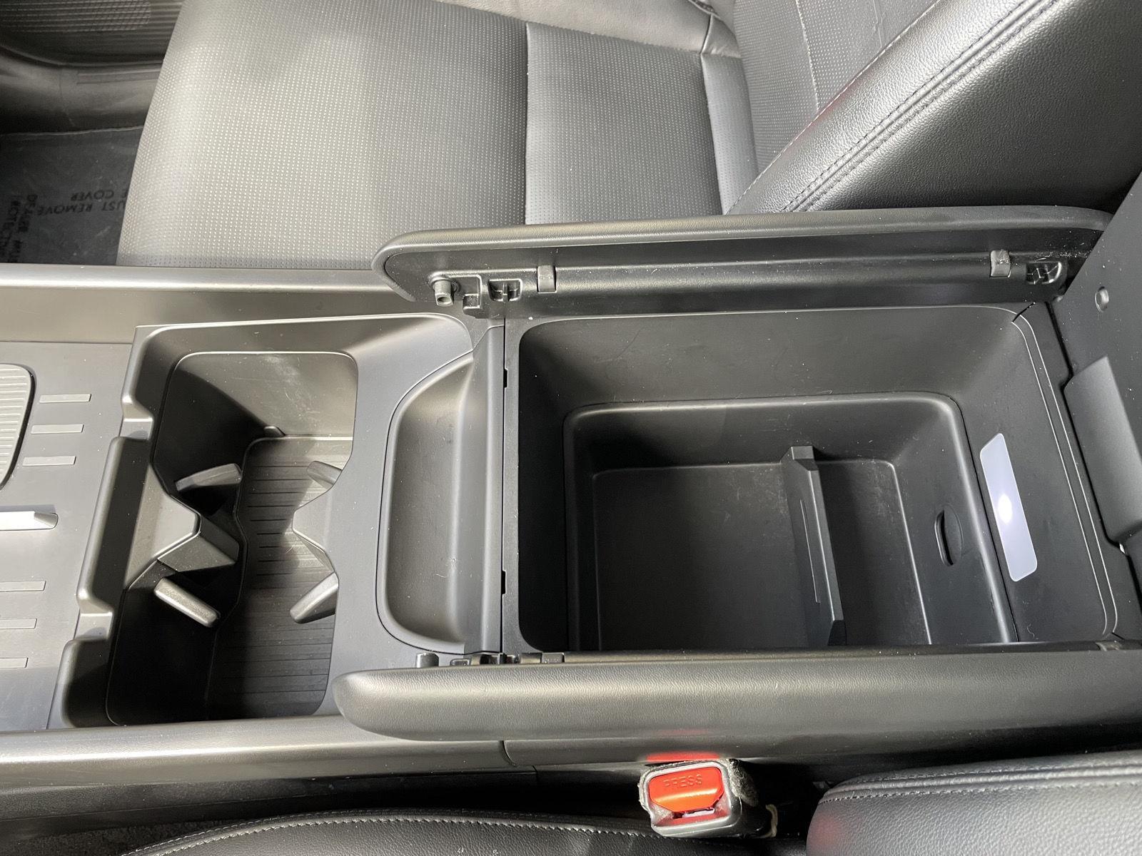 Vehicle photo 33