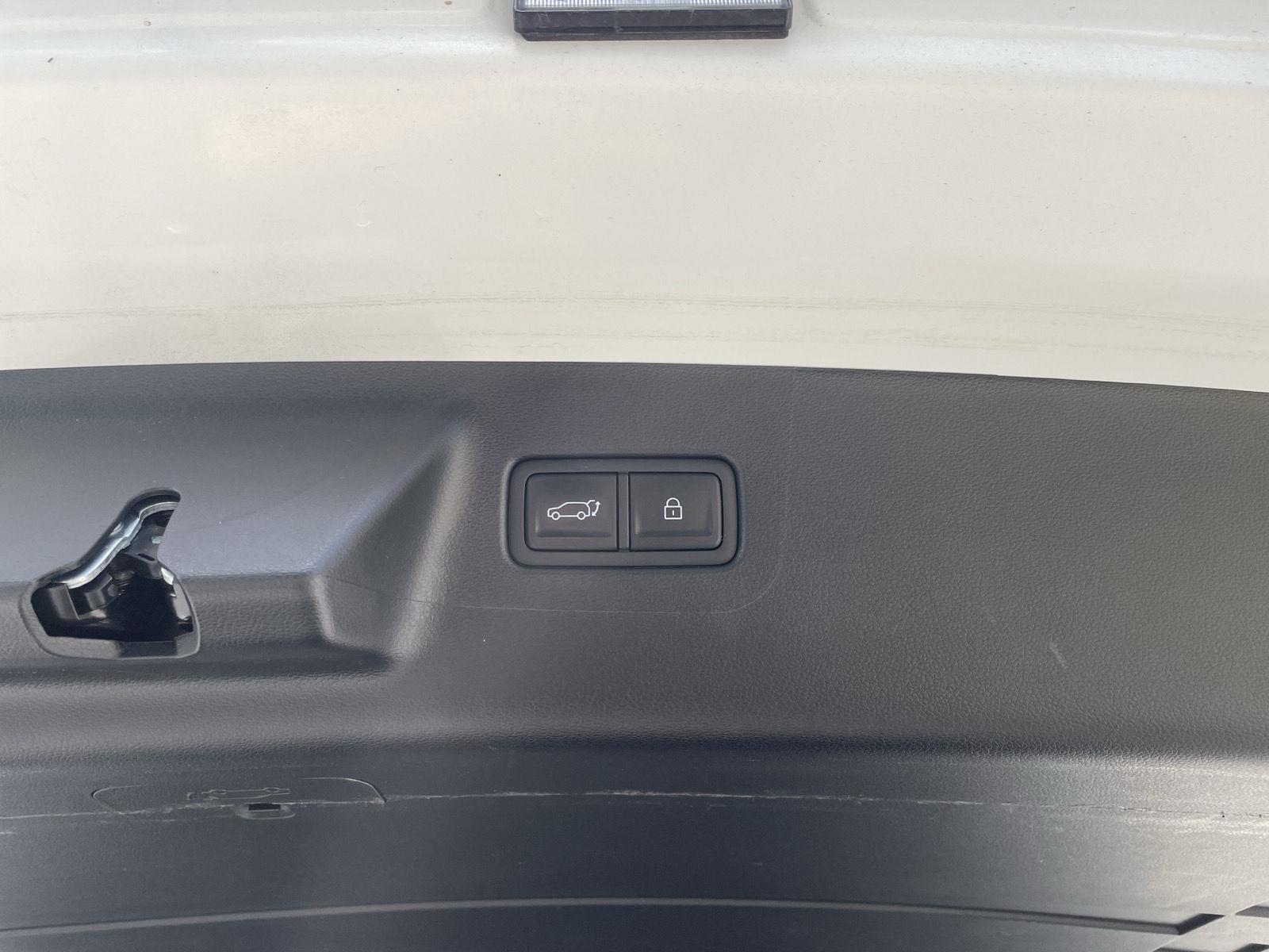 Vehicle photo 38
