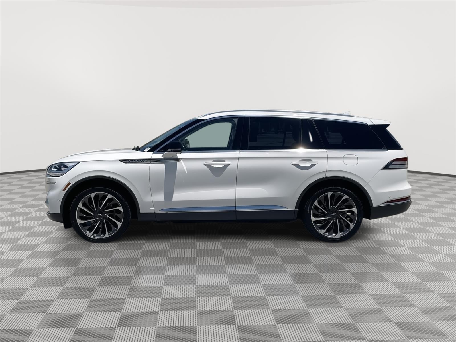 Vehicle photo 2