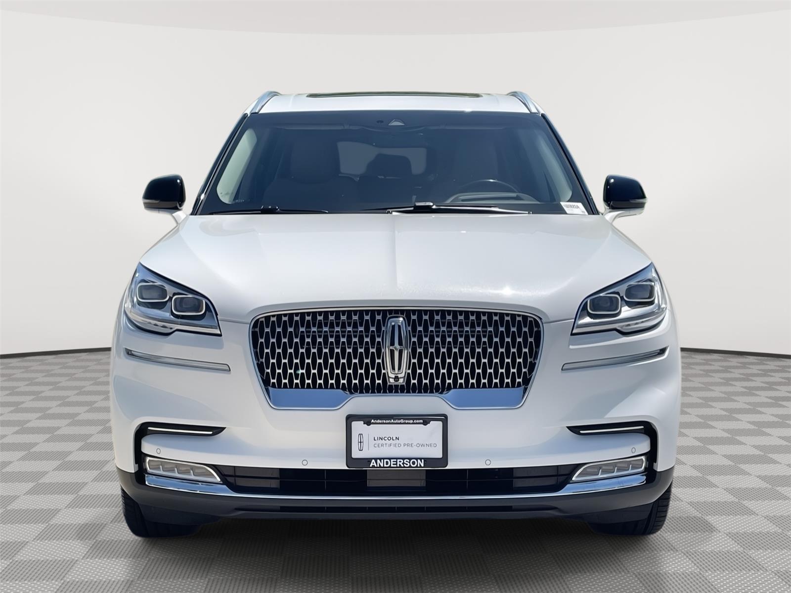 Vehicle photo 4