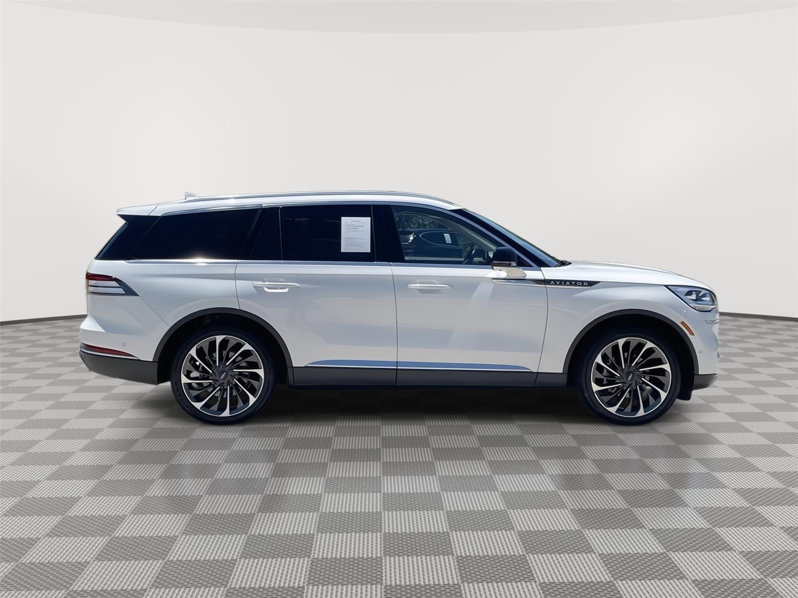 Vehicle photo 6