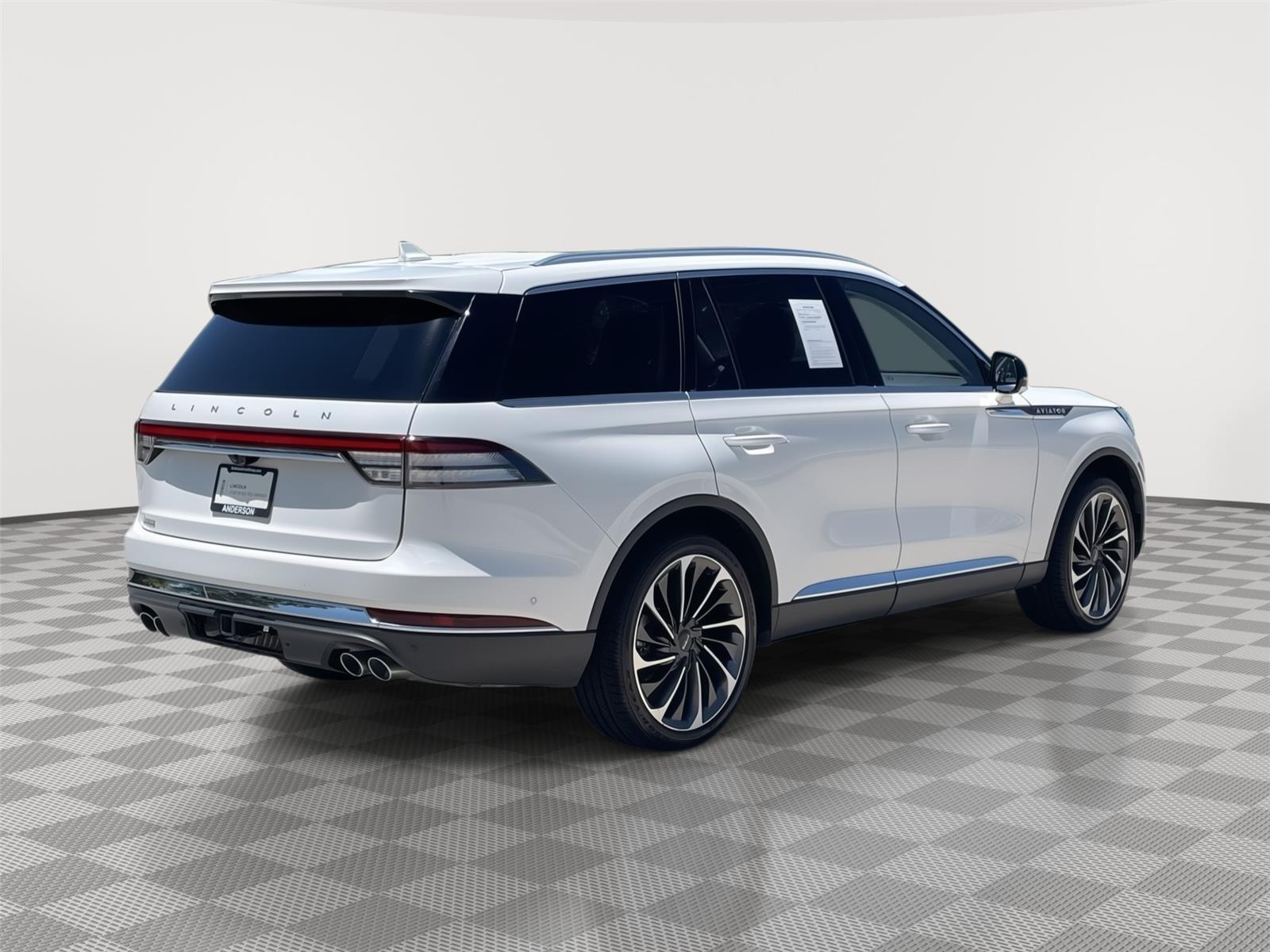 Vehicle photo 7