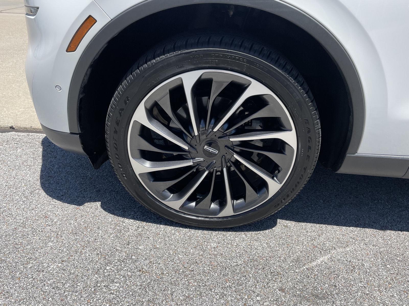 Vehicle photo 10