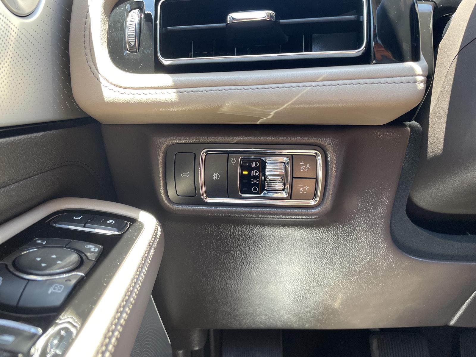 Vehicle photo 16