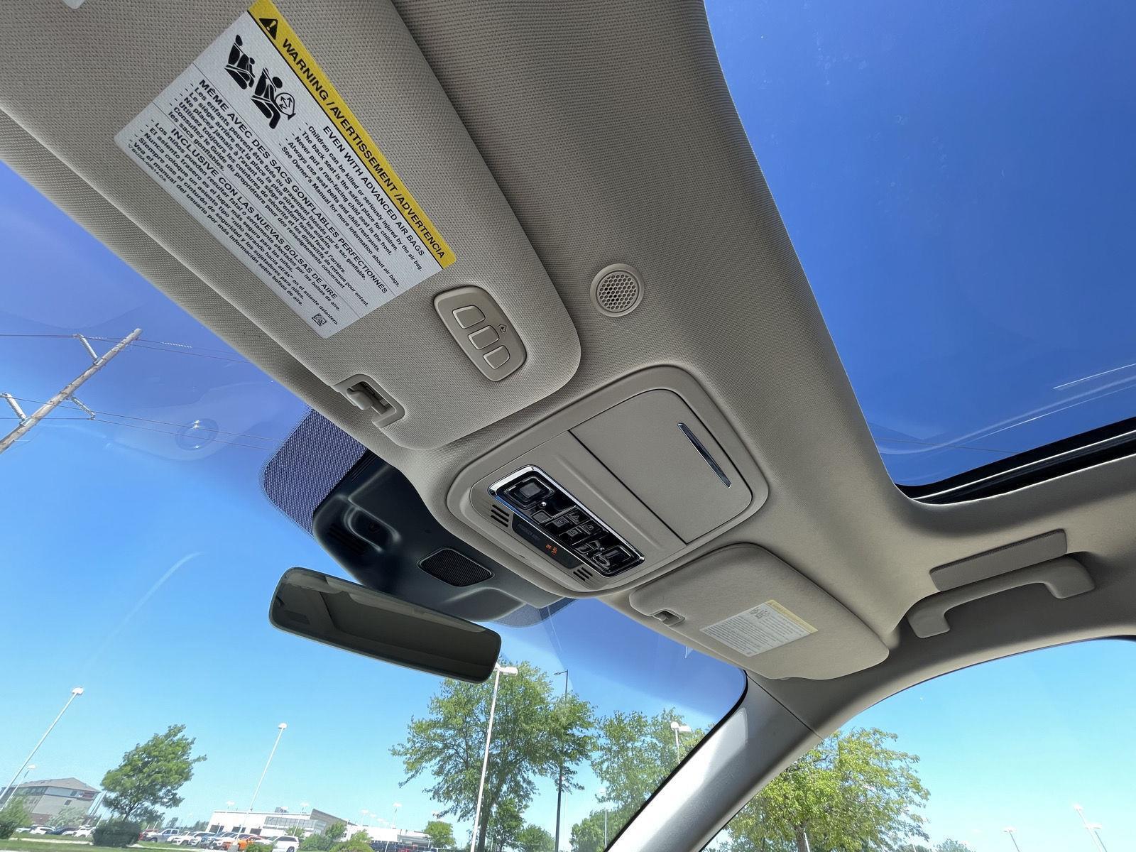 Vehicle photo 23