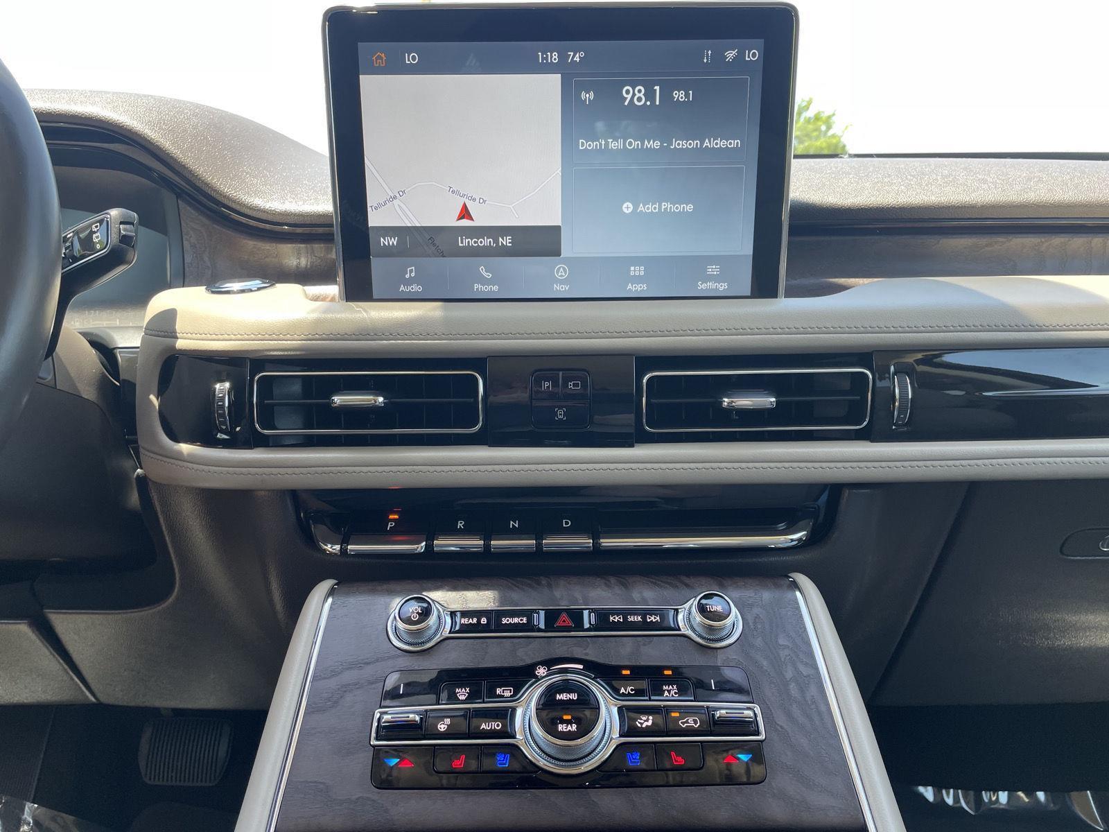 Vehicle photo 25