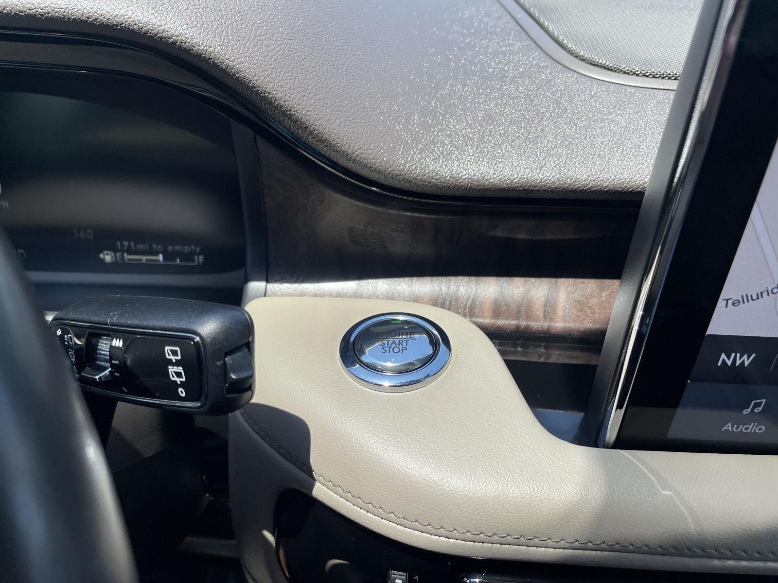 Vehicle photo 29