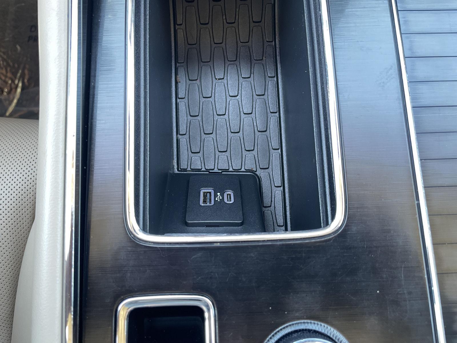 Vehicle photo 35