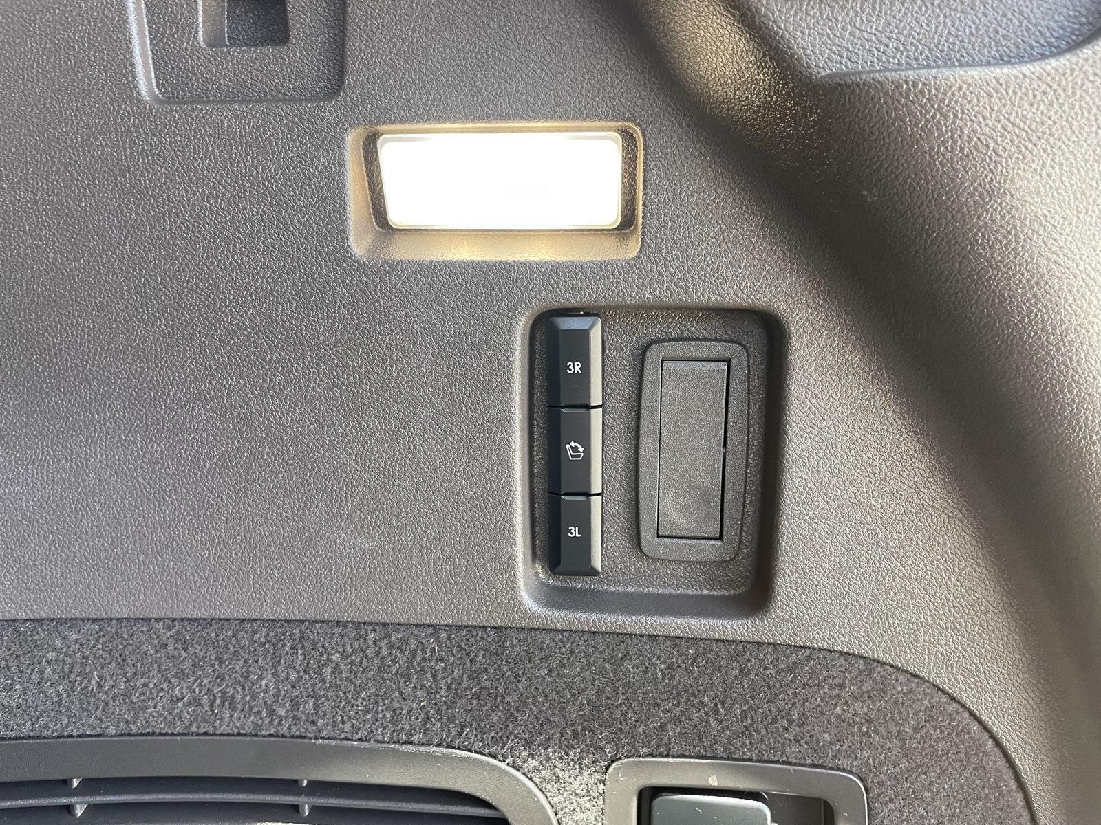 Vehicle photo 42