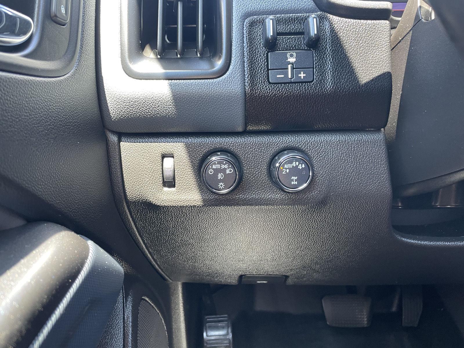 Vehicle photo 16