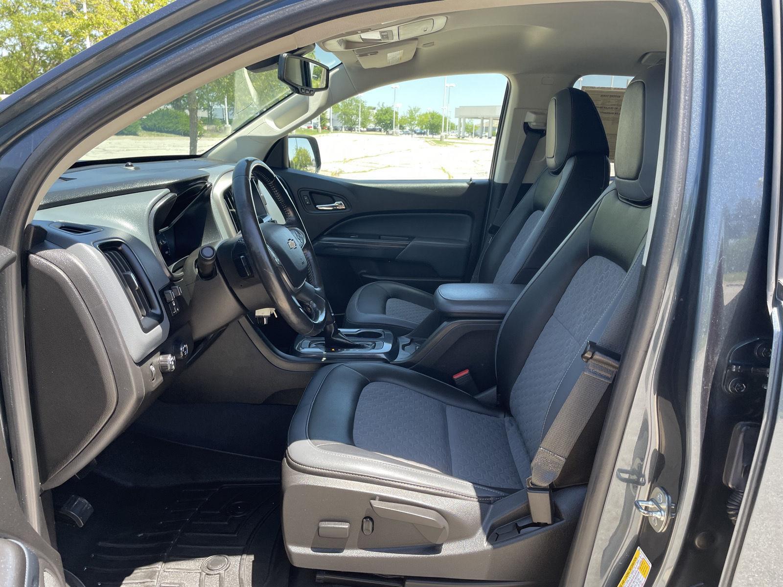 Vehicle photo 17