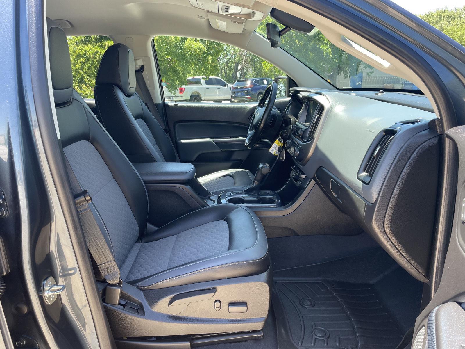Vehicle photo 19