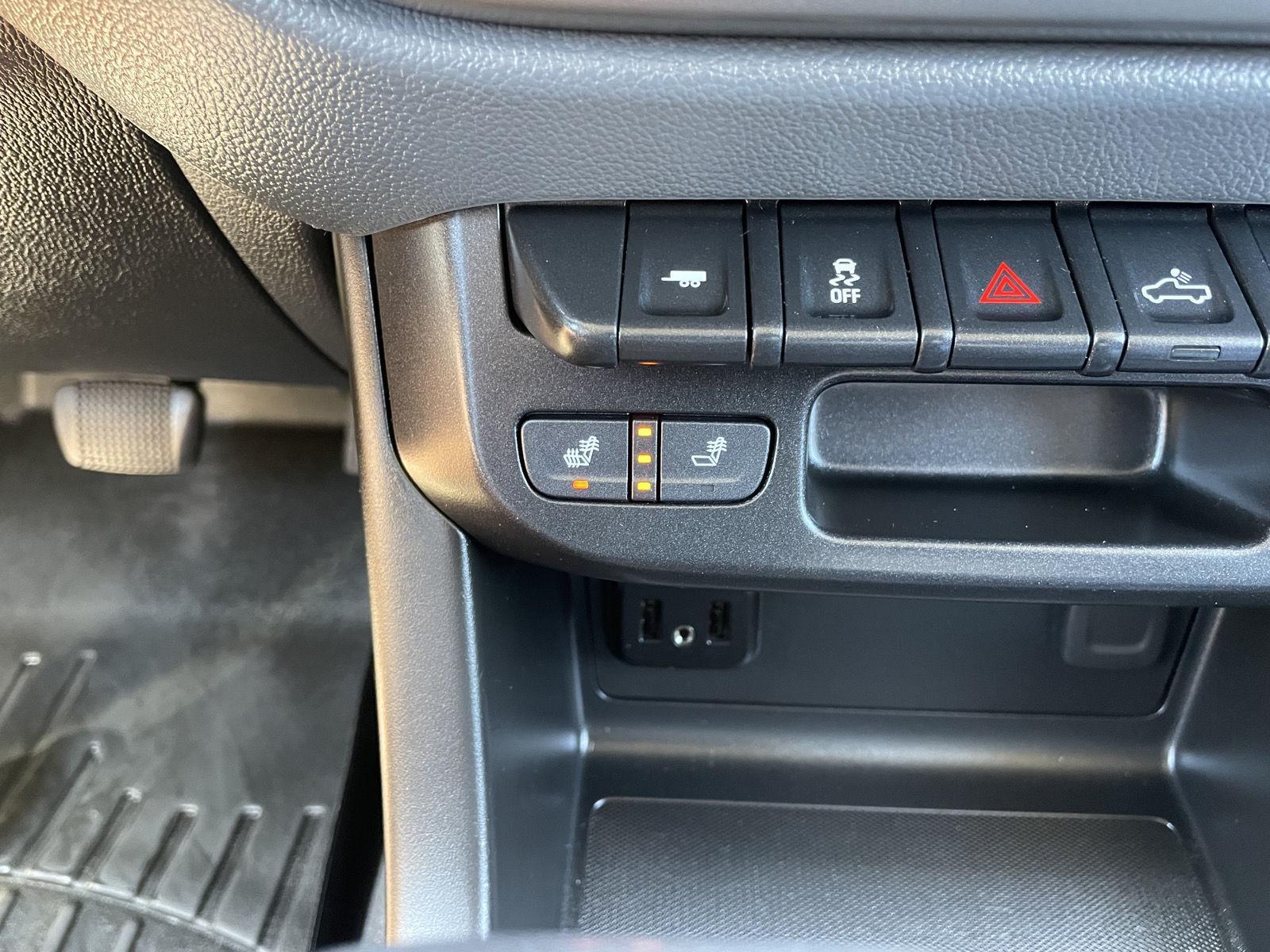 Vehicle photo 26