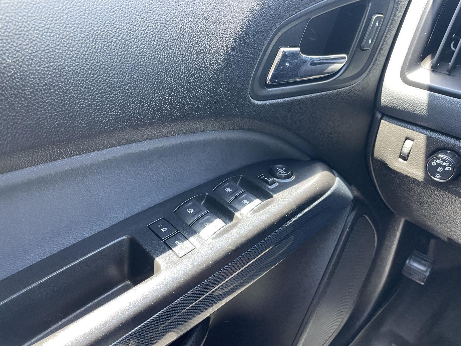 Vehicle photo 29