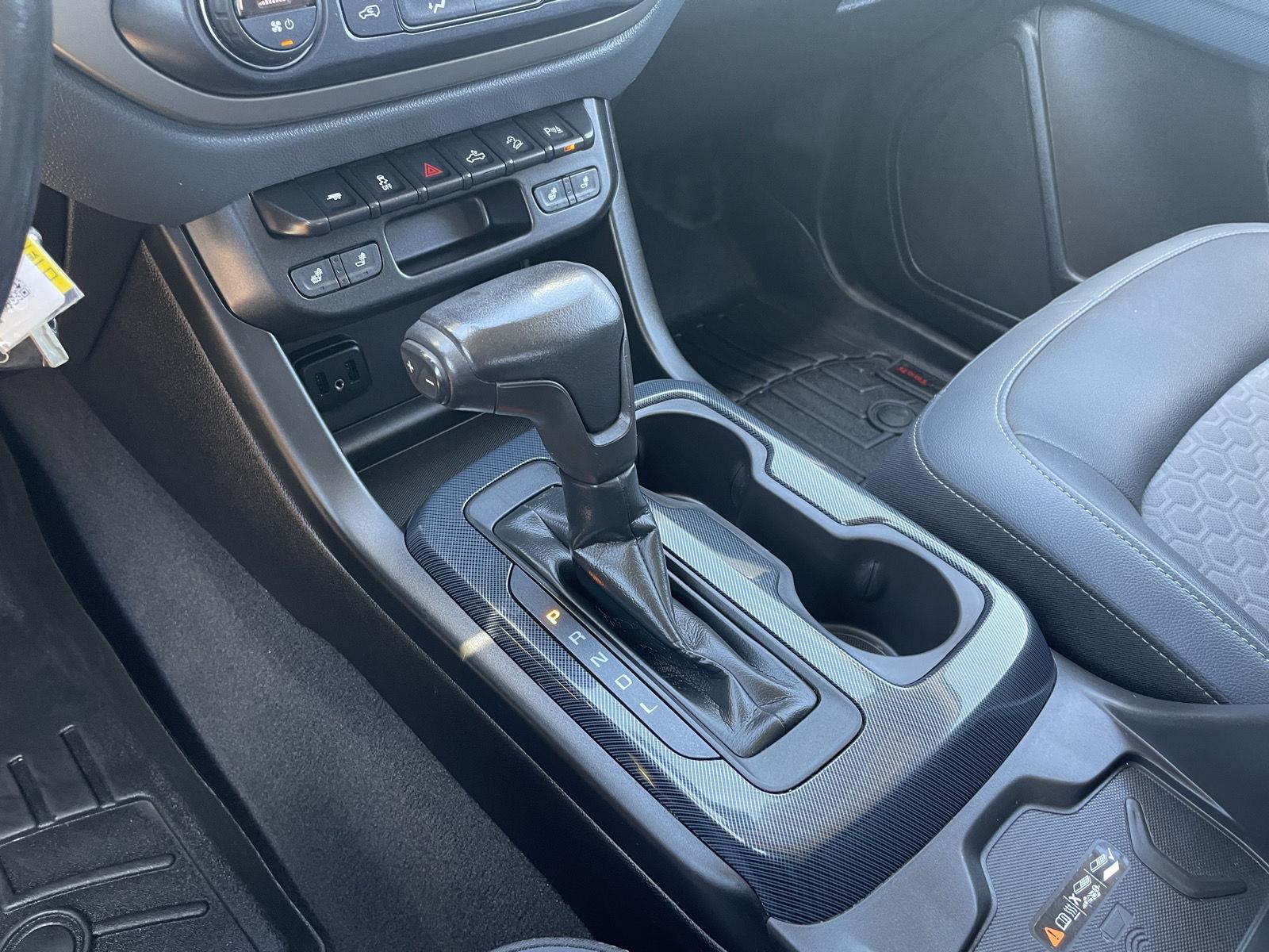 Vehicle photo 30