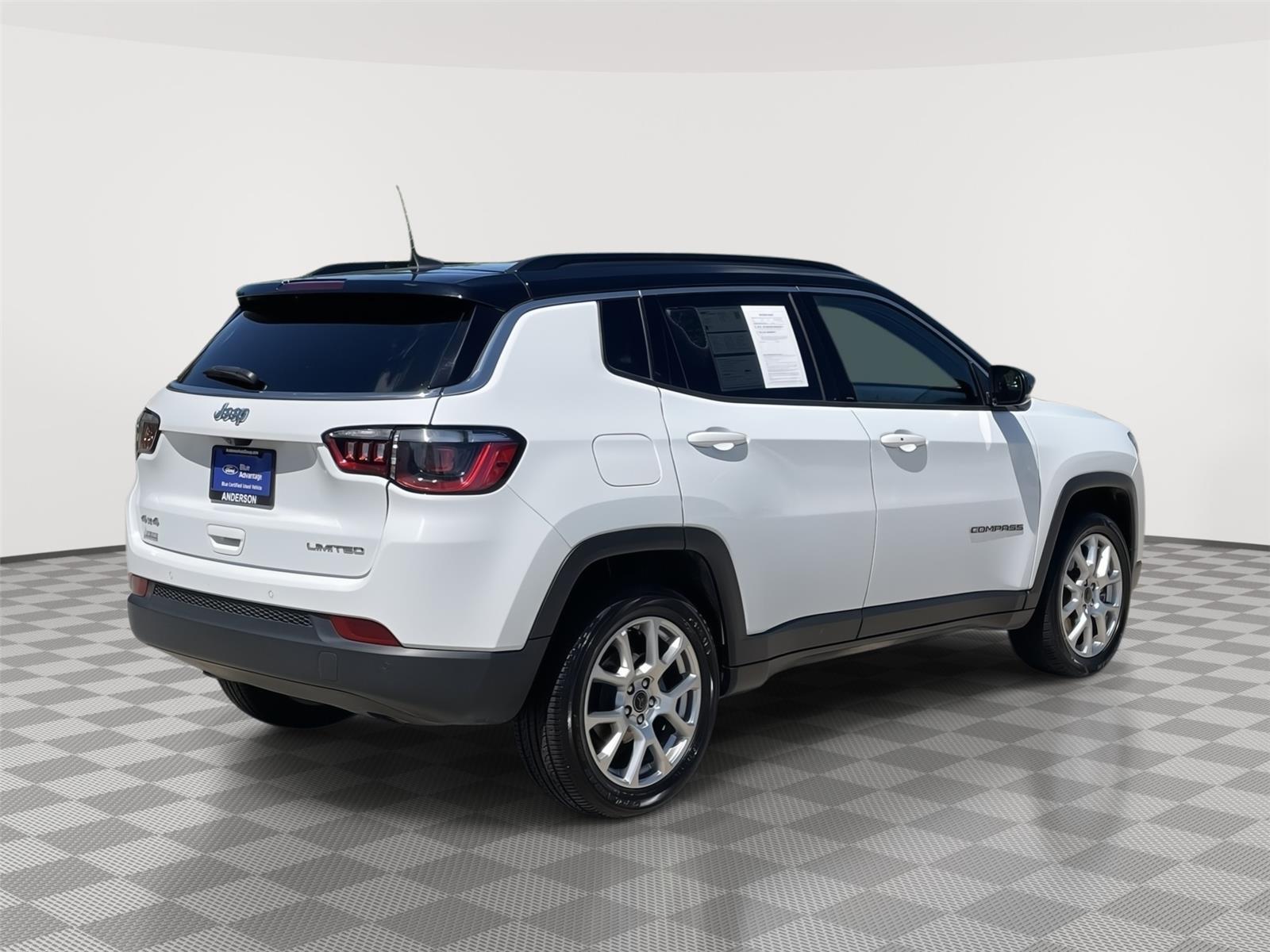 Vehicle photo 7