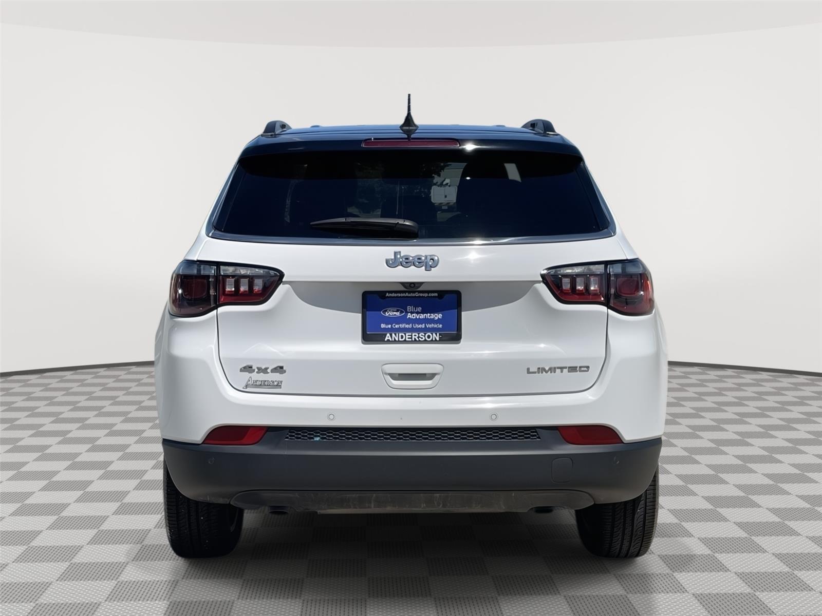 Vehicle photo 8