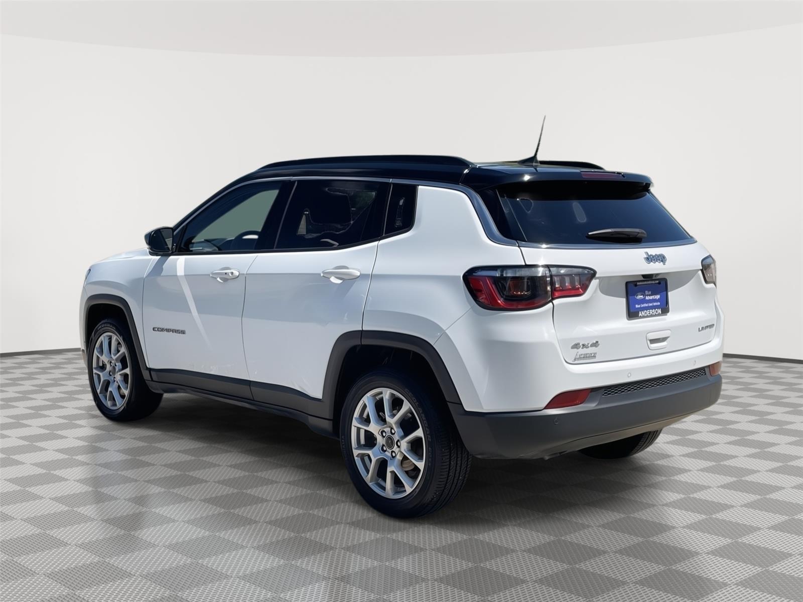 Vehicle photo 9