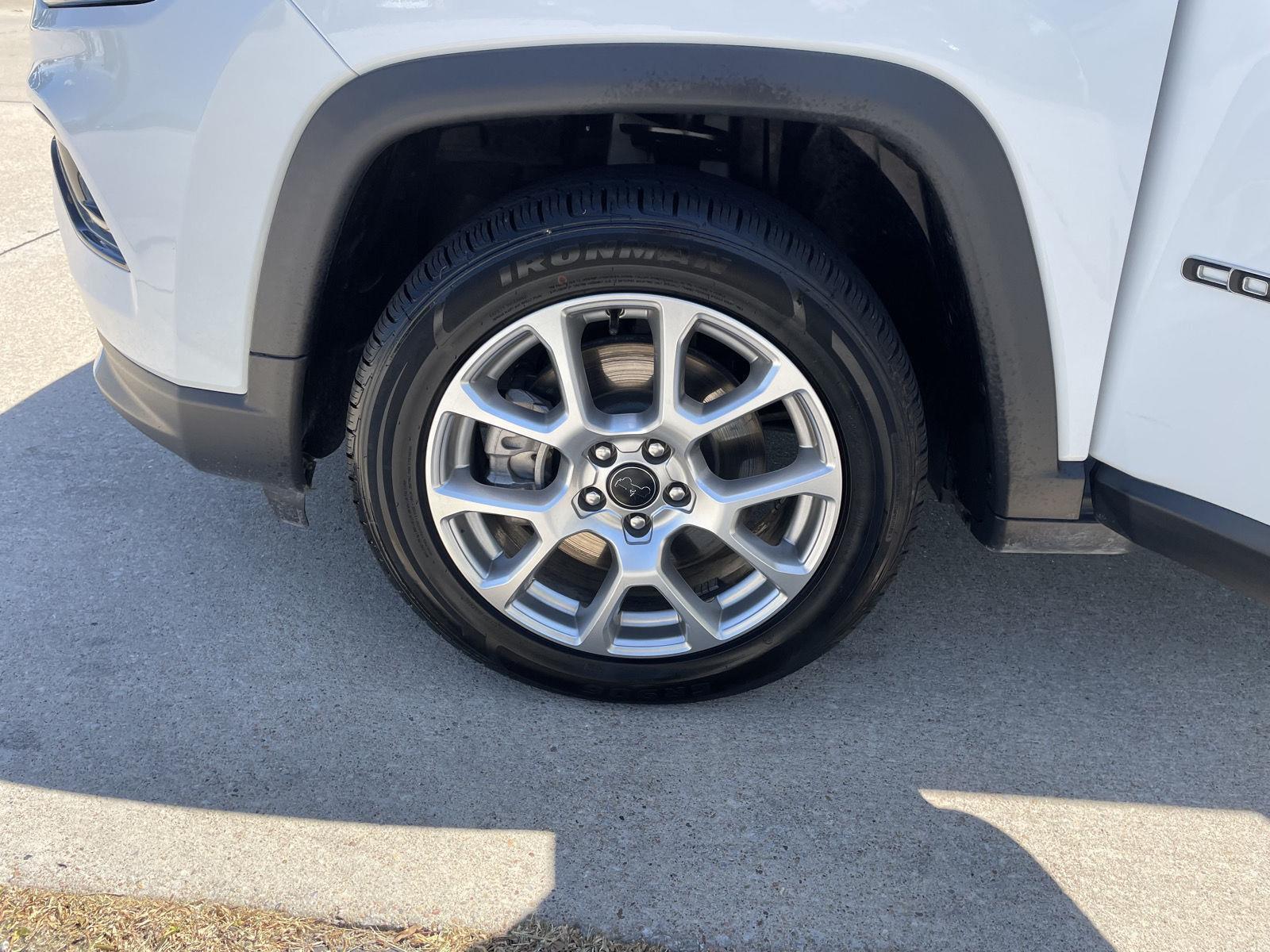 Vehicle photo 10