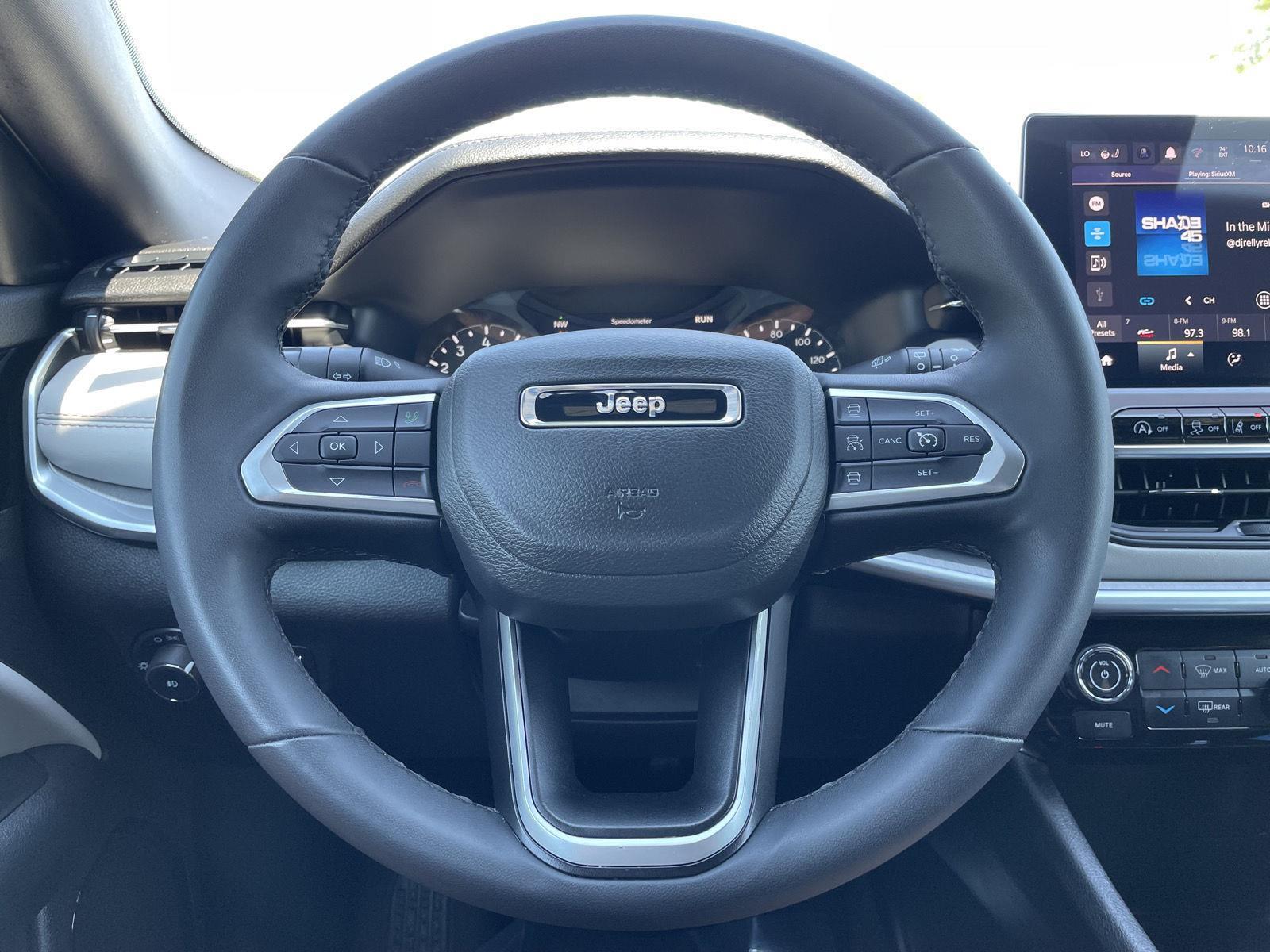 Vehicle photo 12