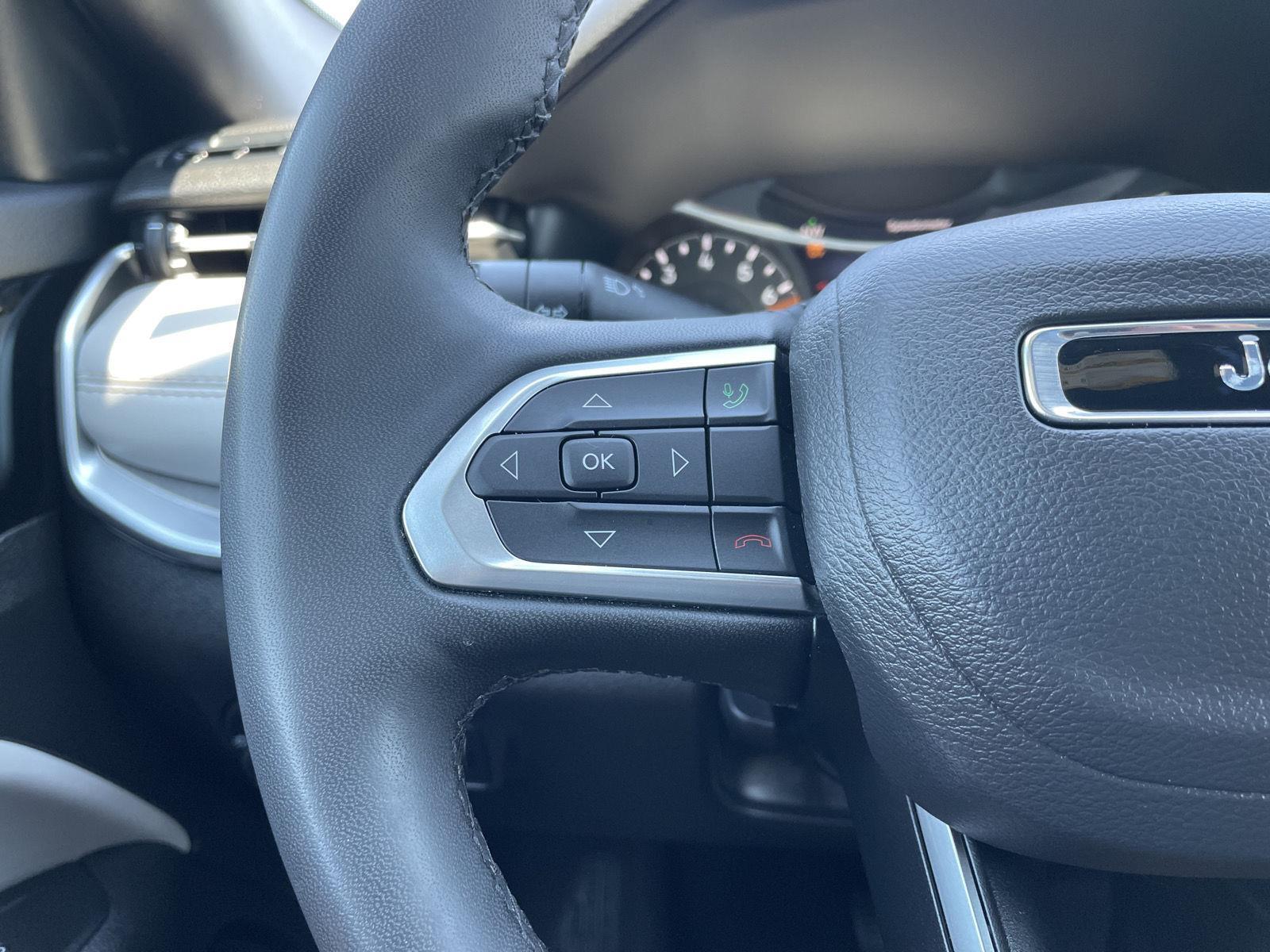 Vehicle photo 13