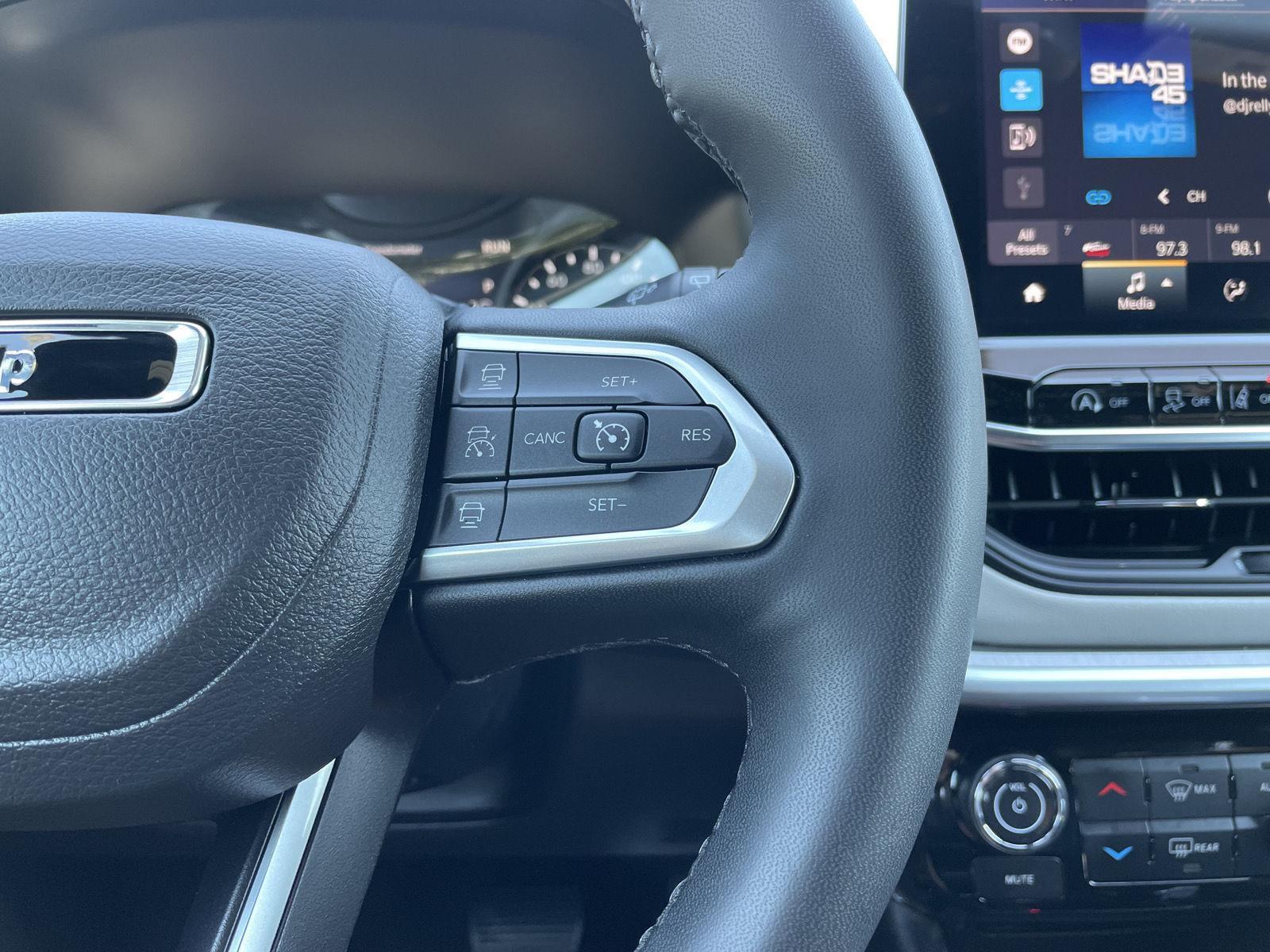 Vehicle photo 14