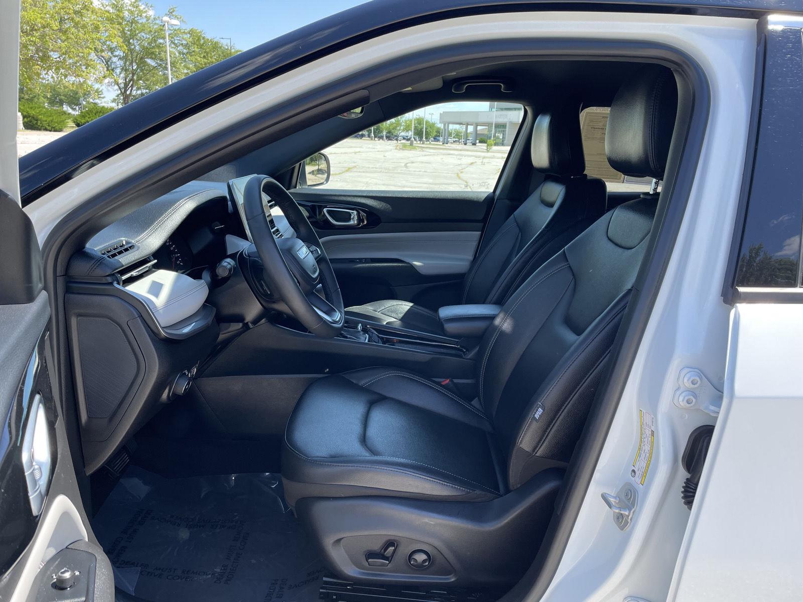 Vehicle photo 17