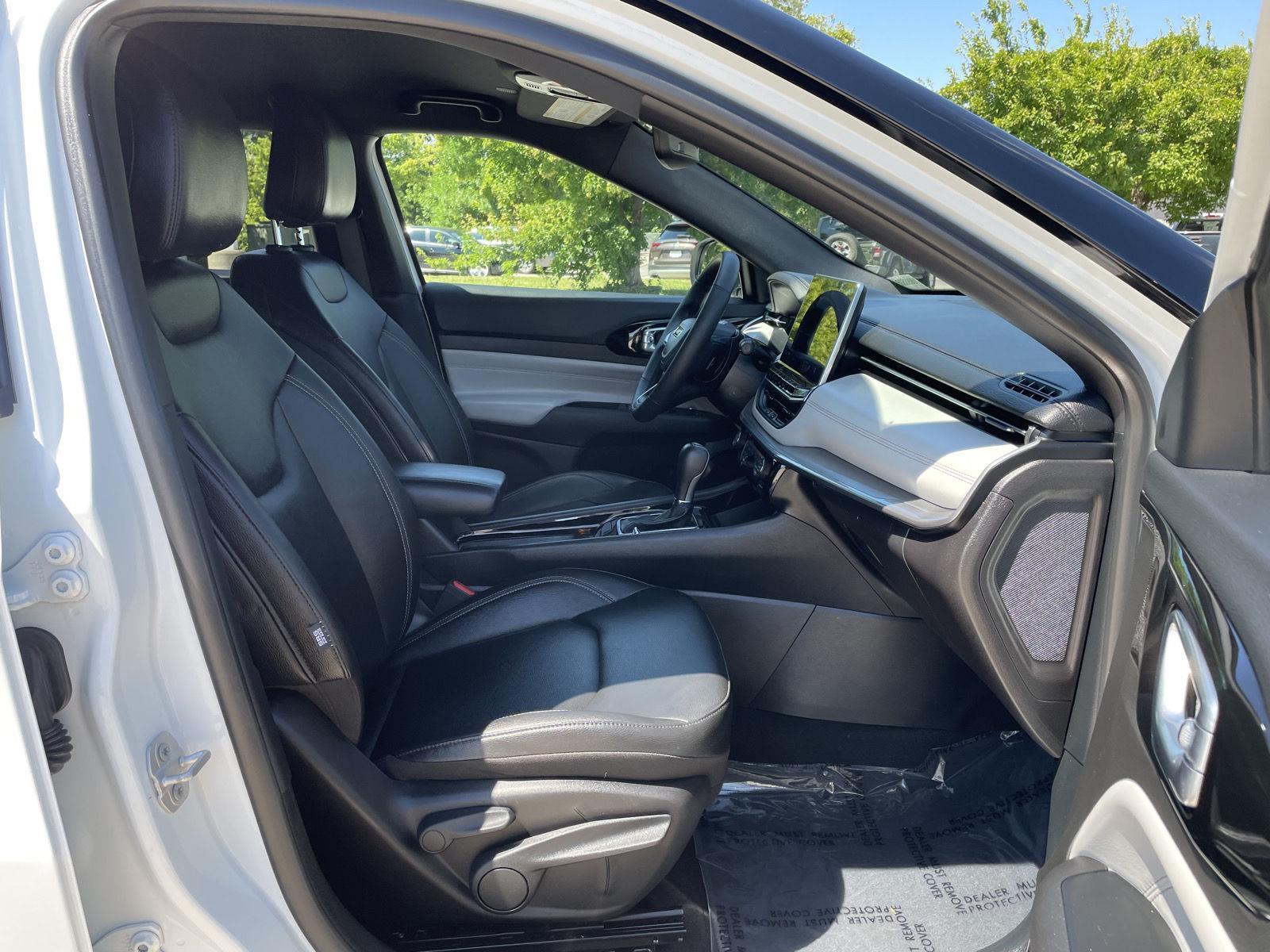 Vehicle photo 19
