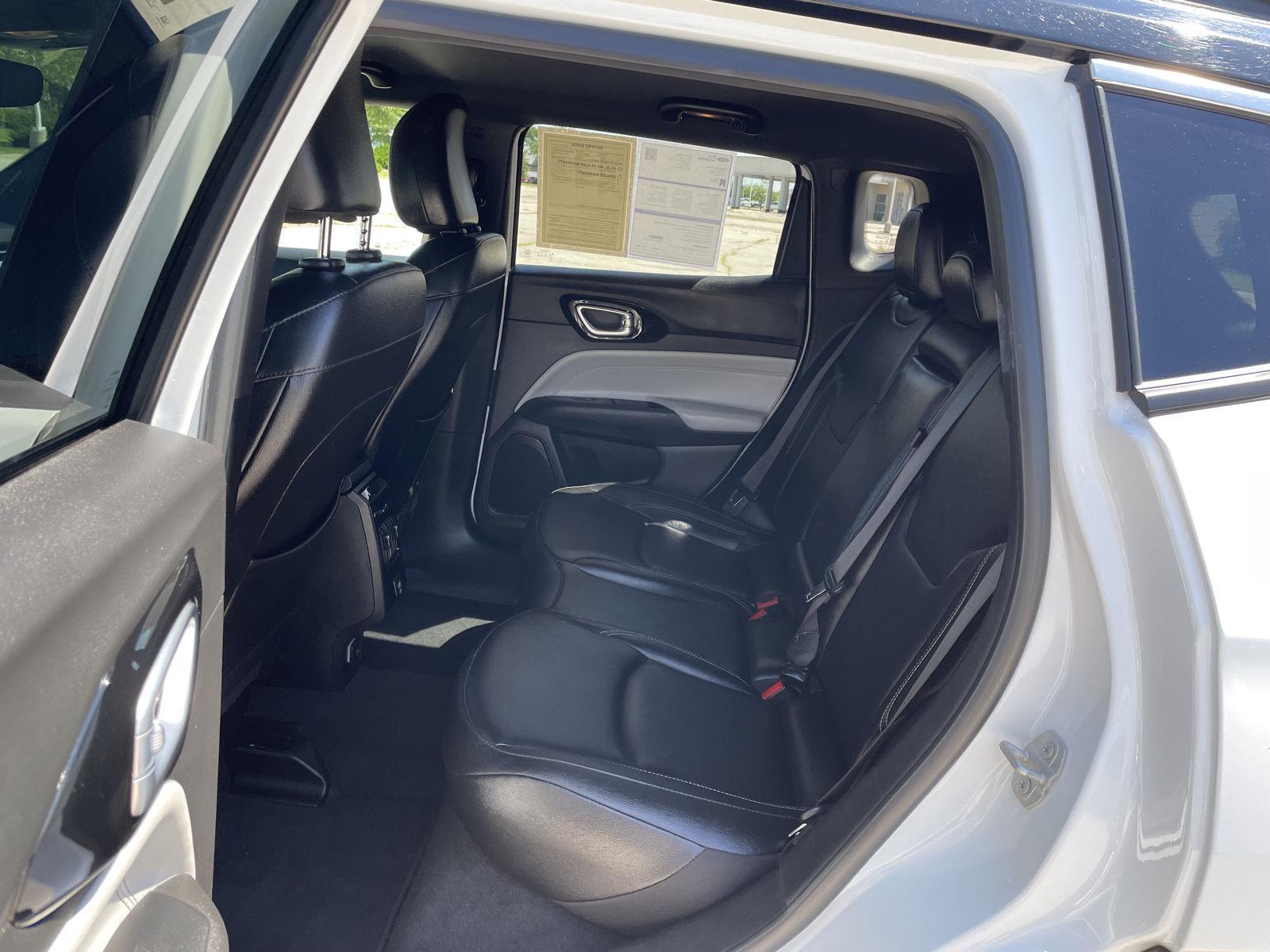 Vehicle photo 20