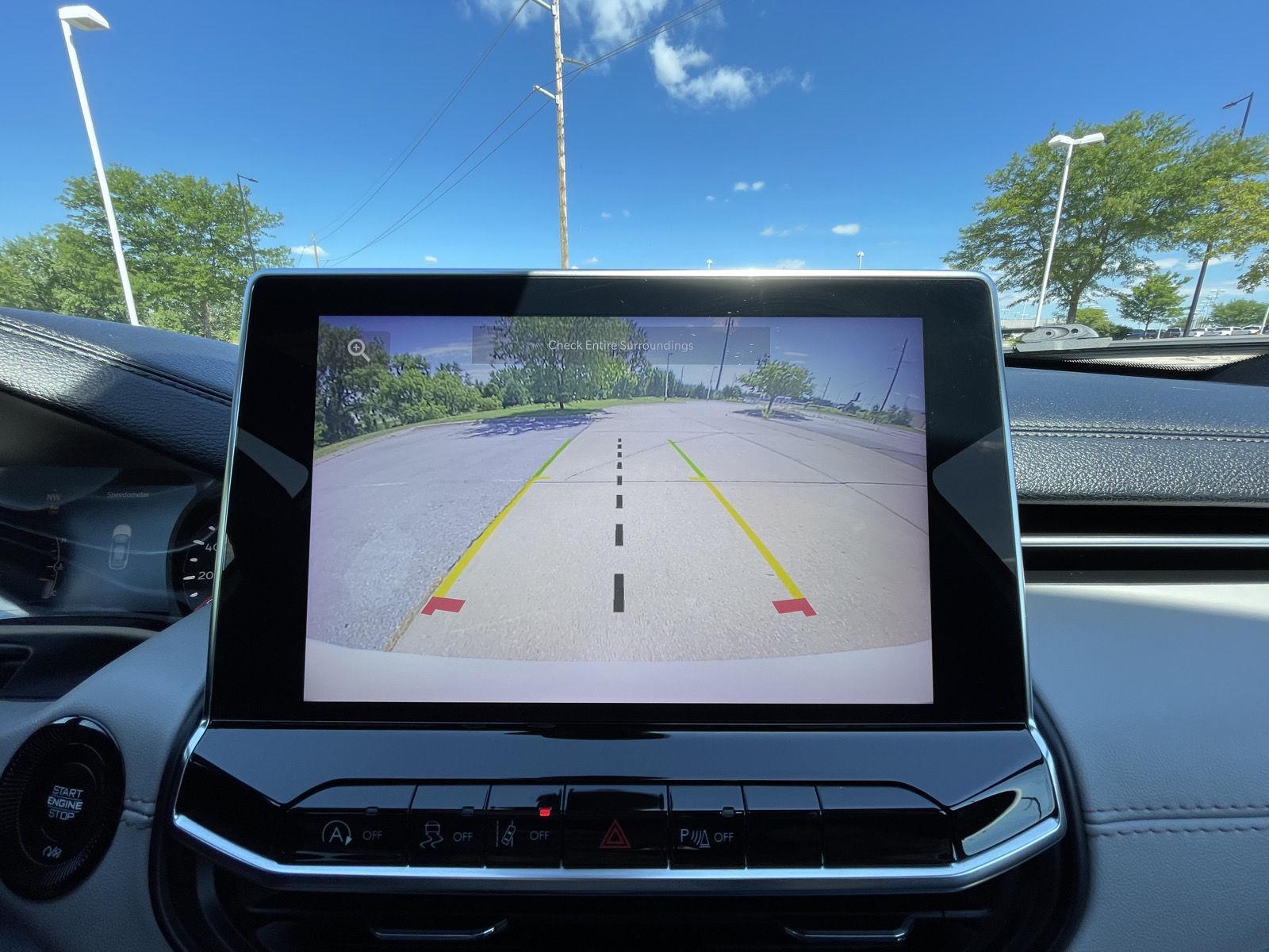 Vehicle photo 23