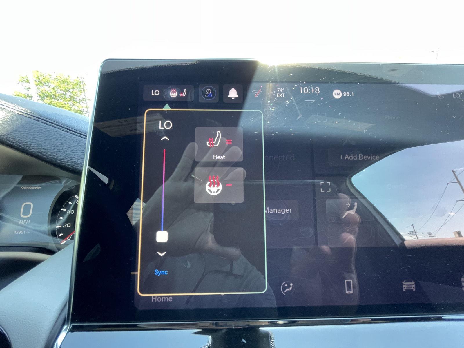Vehicle photo 26