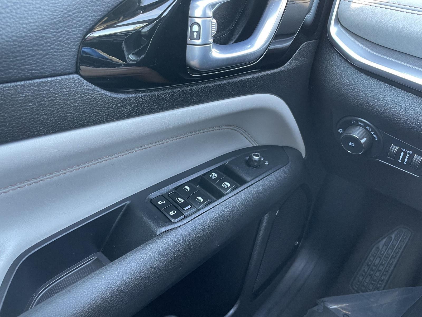 Vehicle photo 28