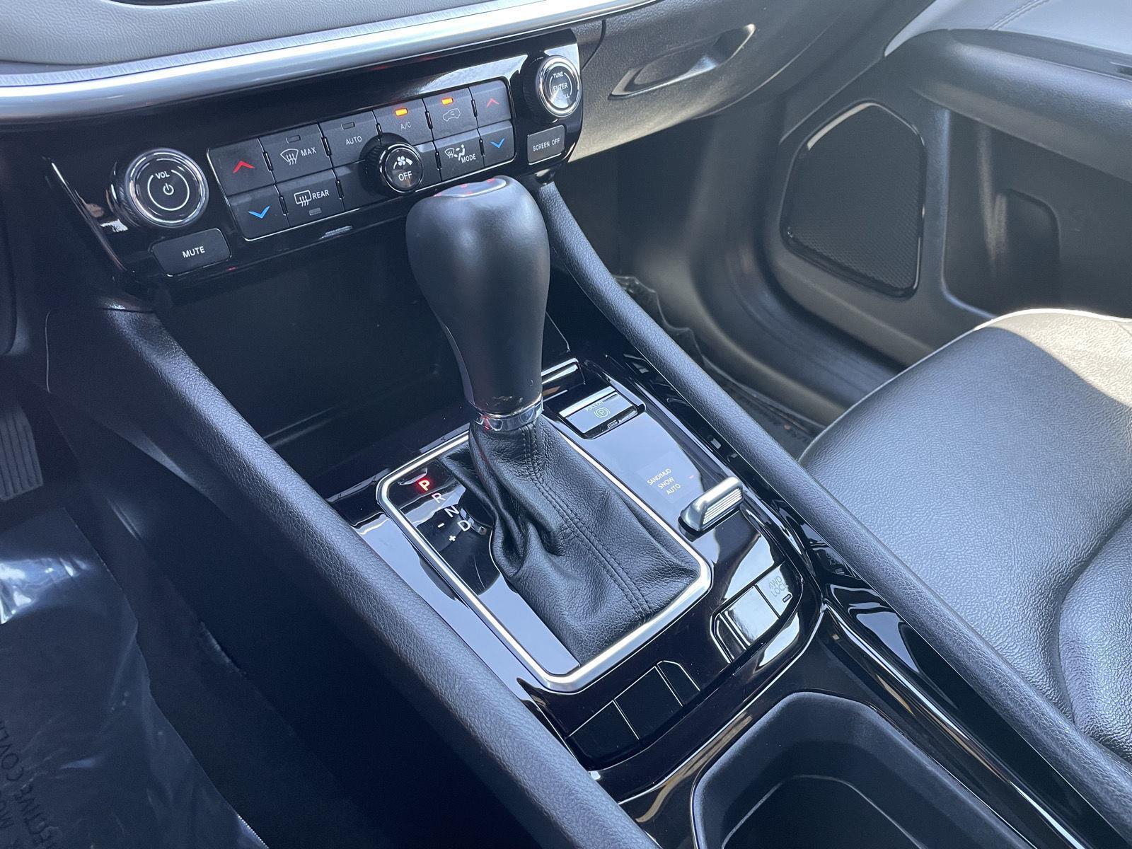 Vehicle photo 29