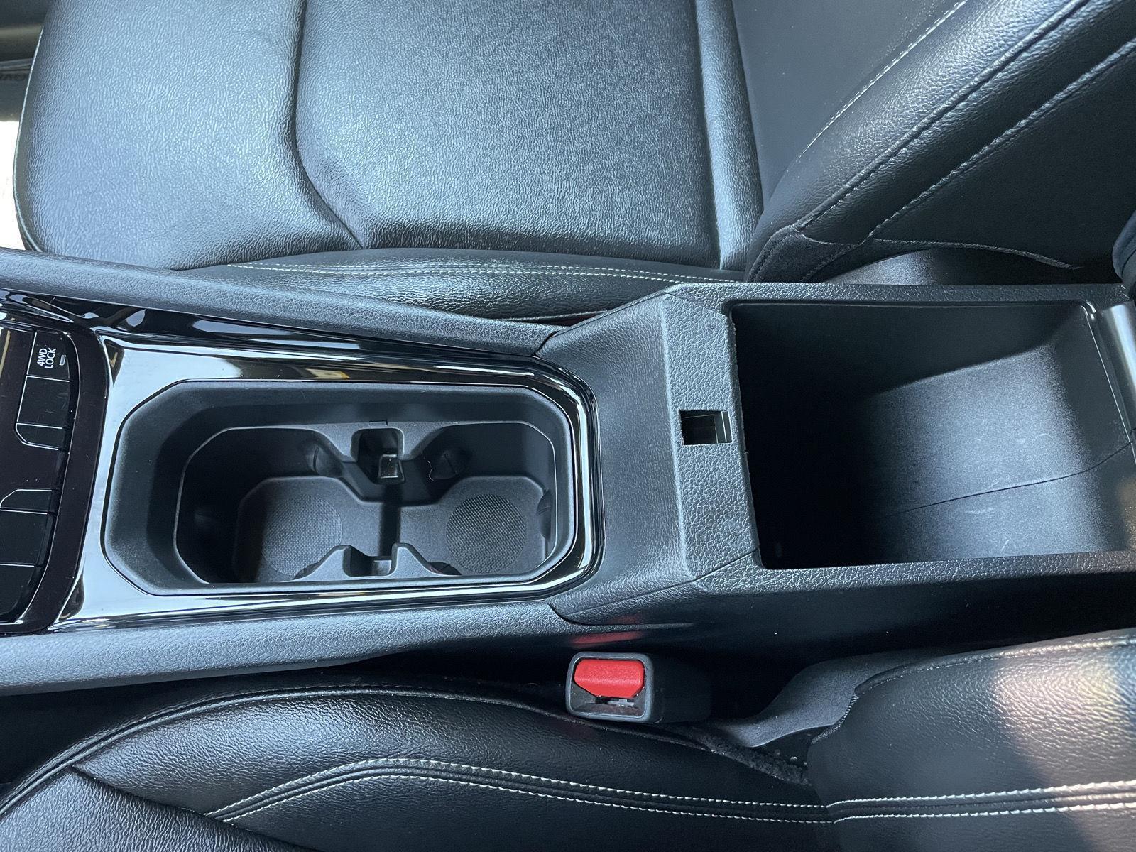 Vehicle photo 30