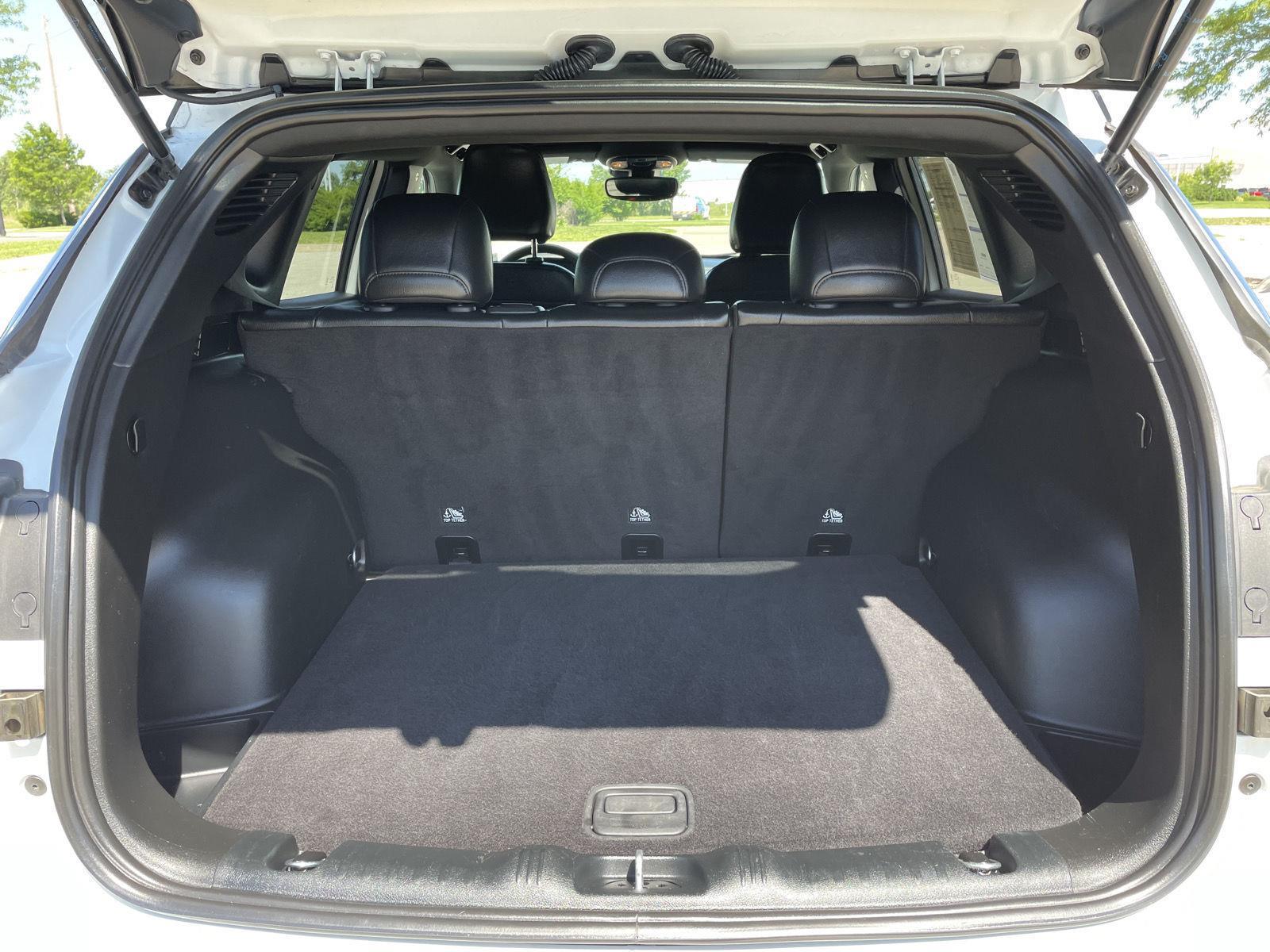 Vehicle photo 33