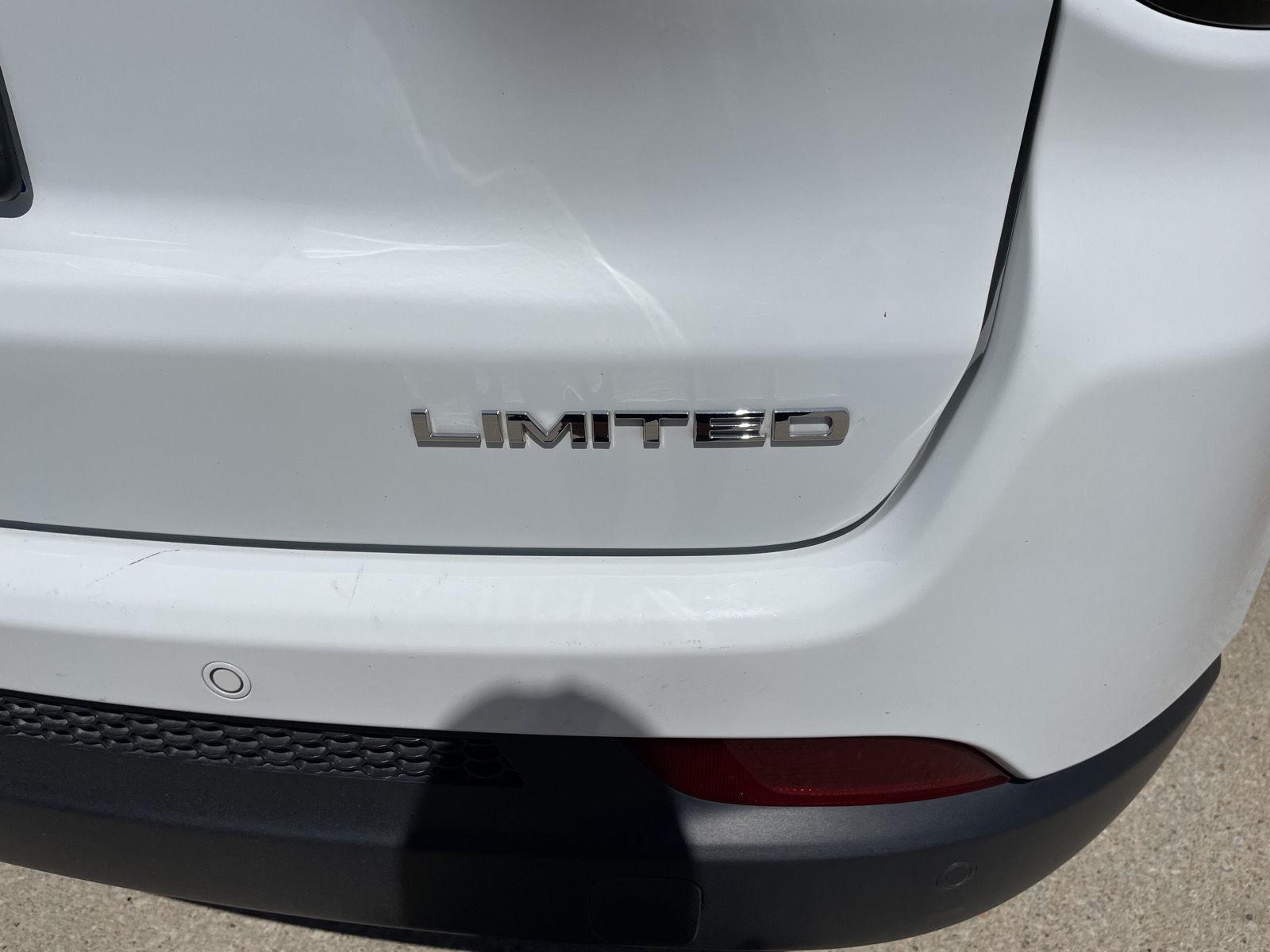 Vehicle photo 35