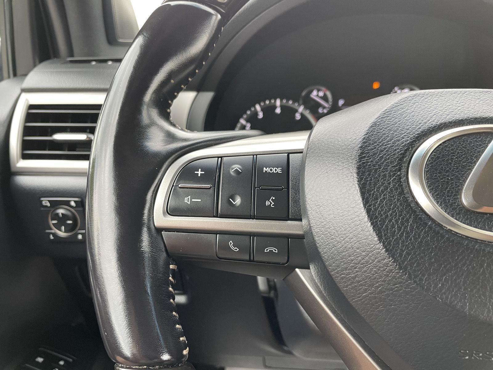 Vehicle photo 13