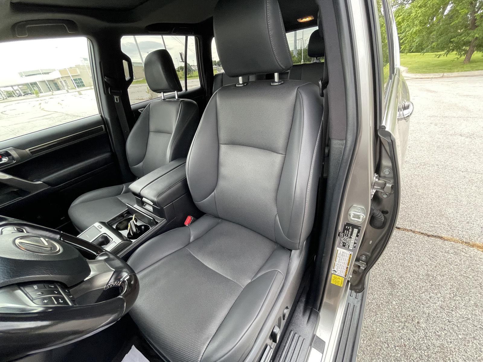 Vehicle photo 18