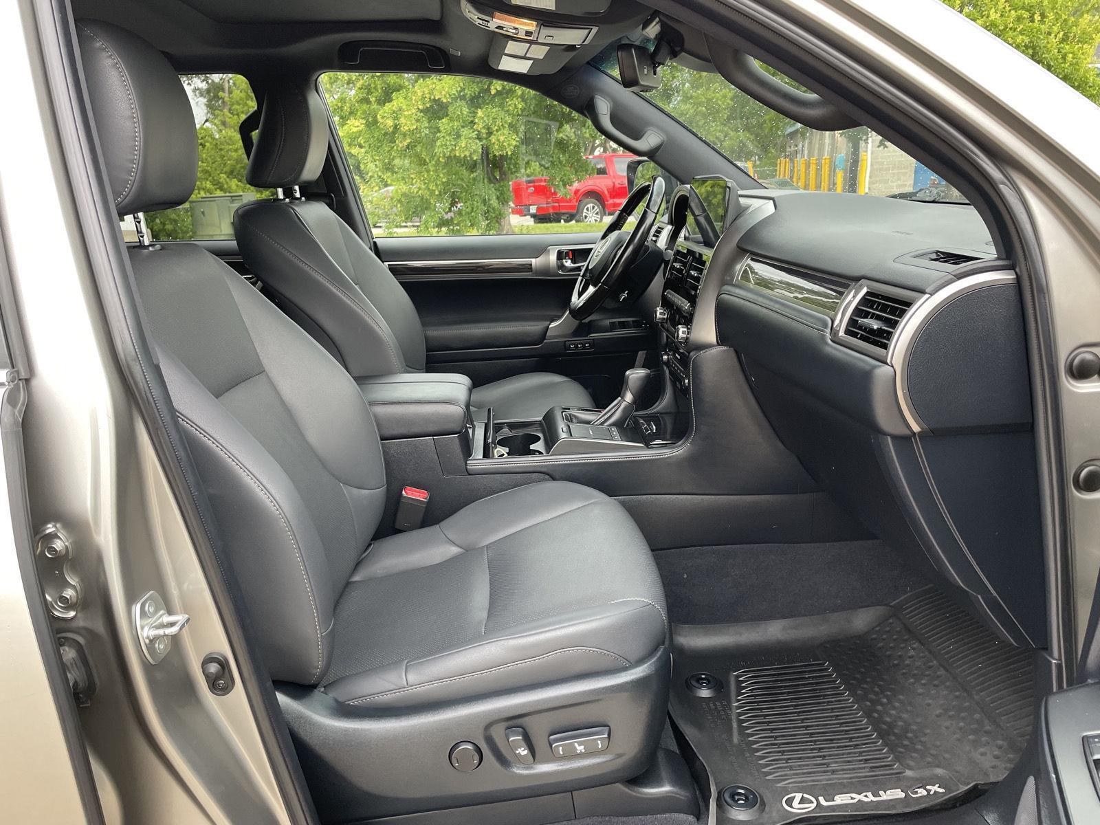 Vehicle photo 19