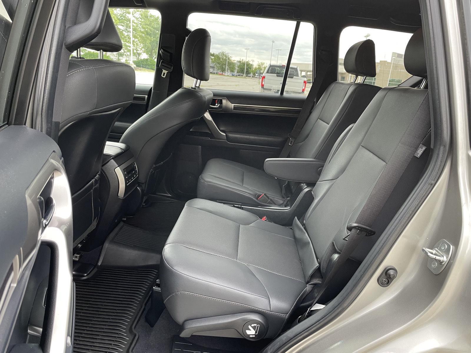 Vehicle photo 20
