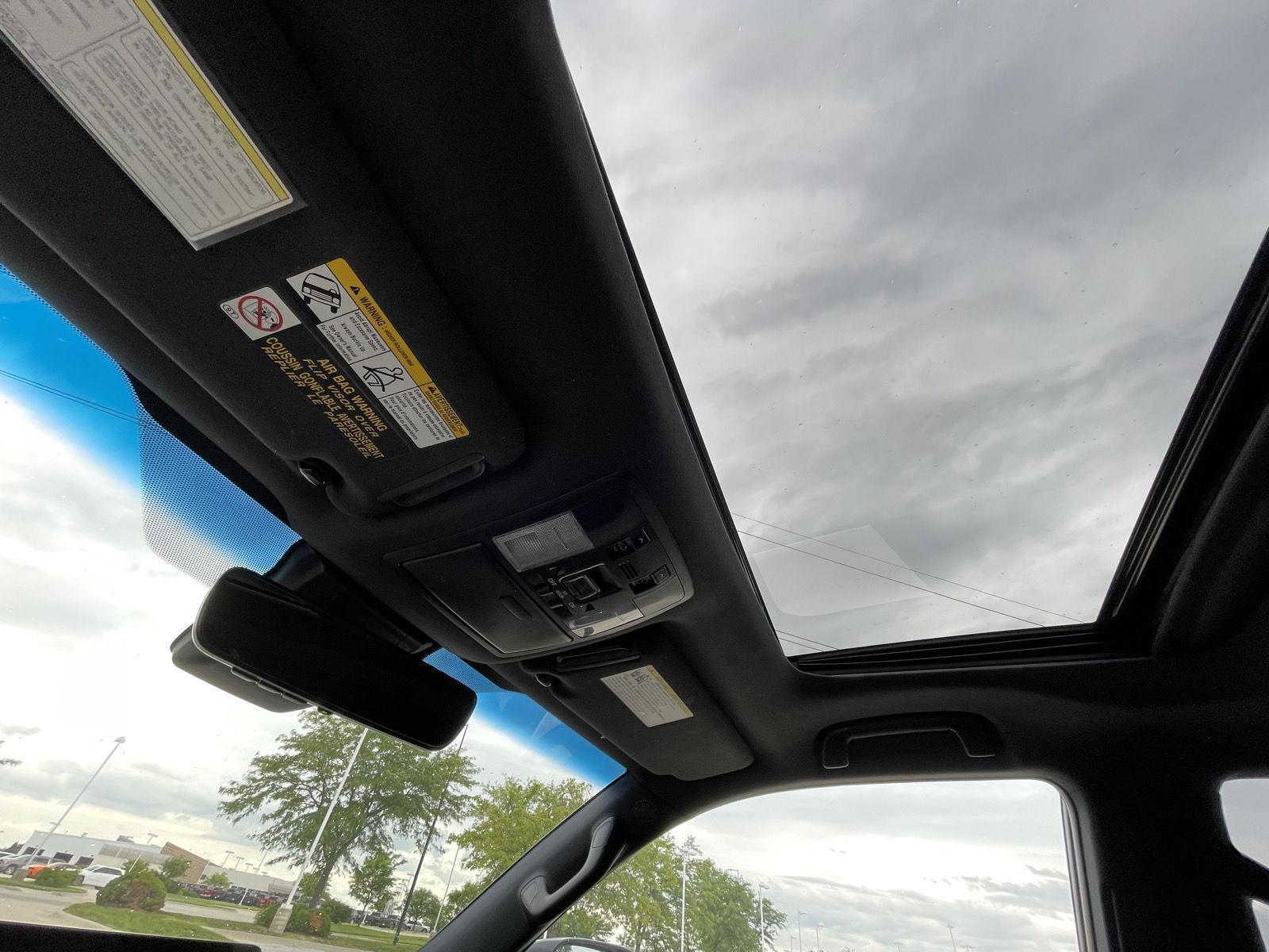 Vehicle photo 23