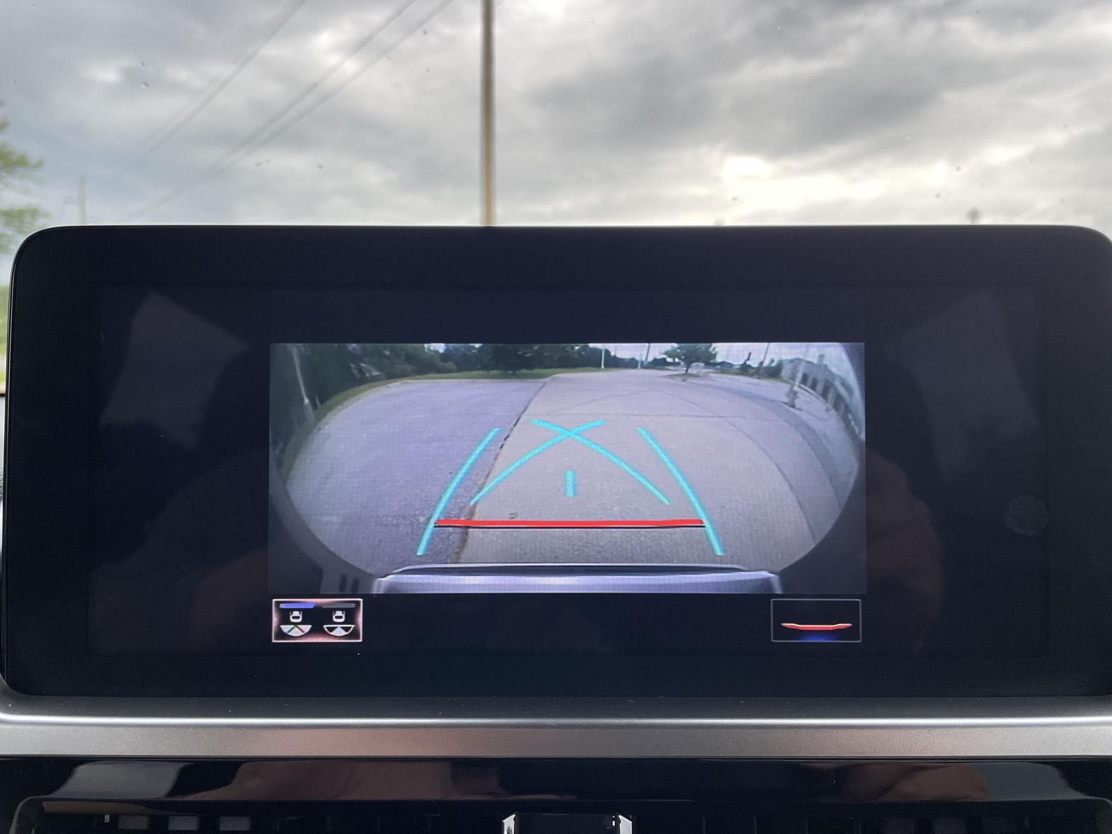 Vehicle photo 25