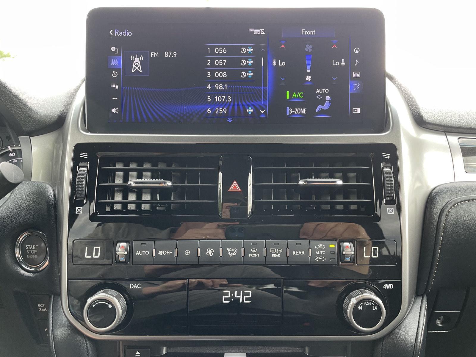 Vehicle photo 28