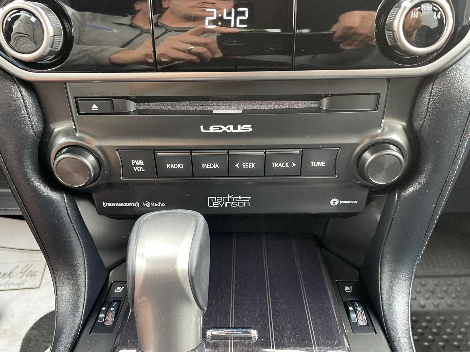 Vehicle photo 29