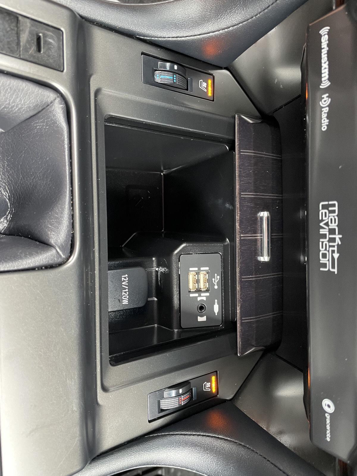 Vehicle photo 30