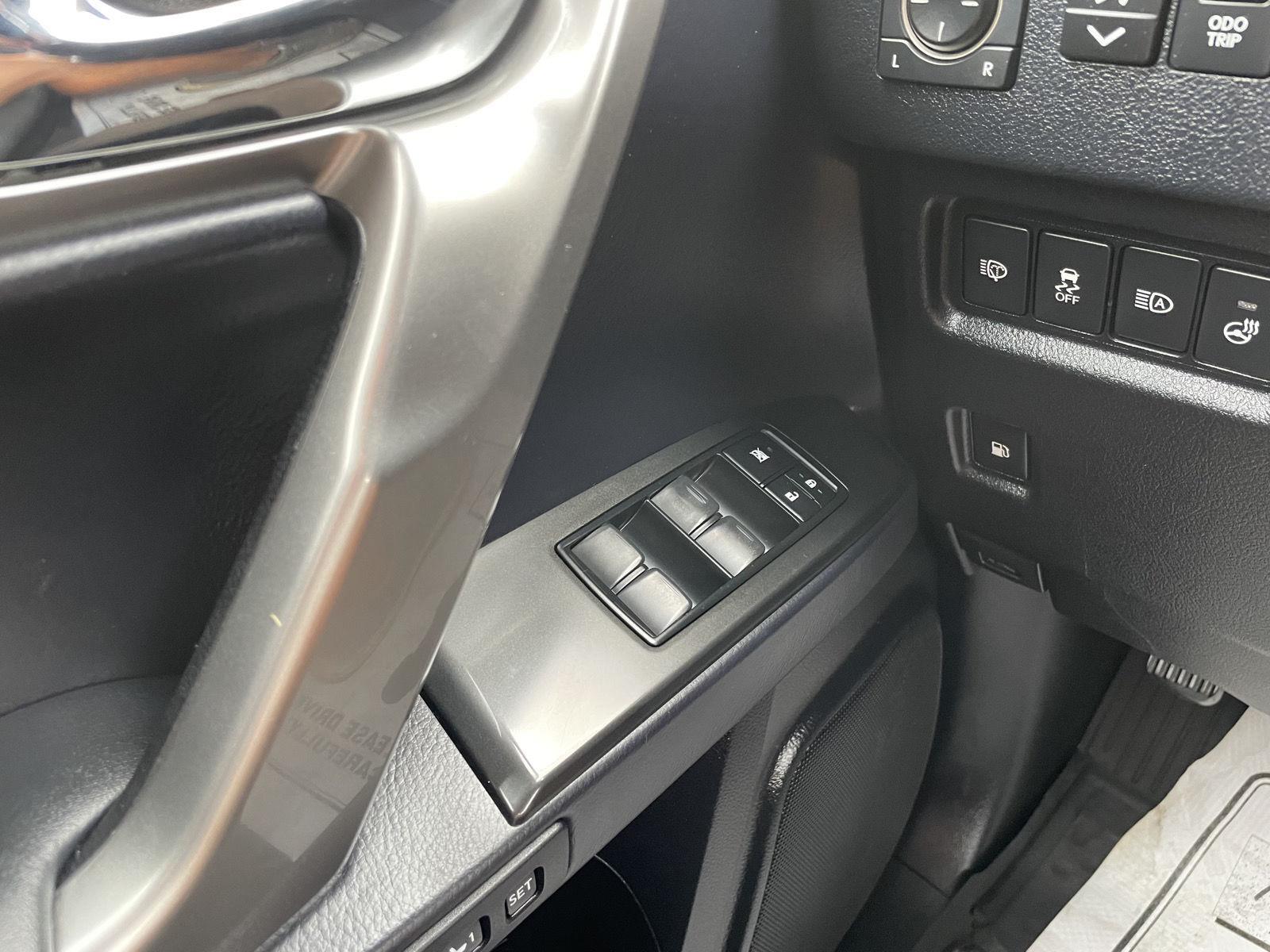 Vehicle photo 31