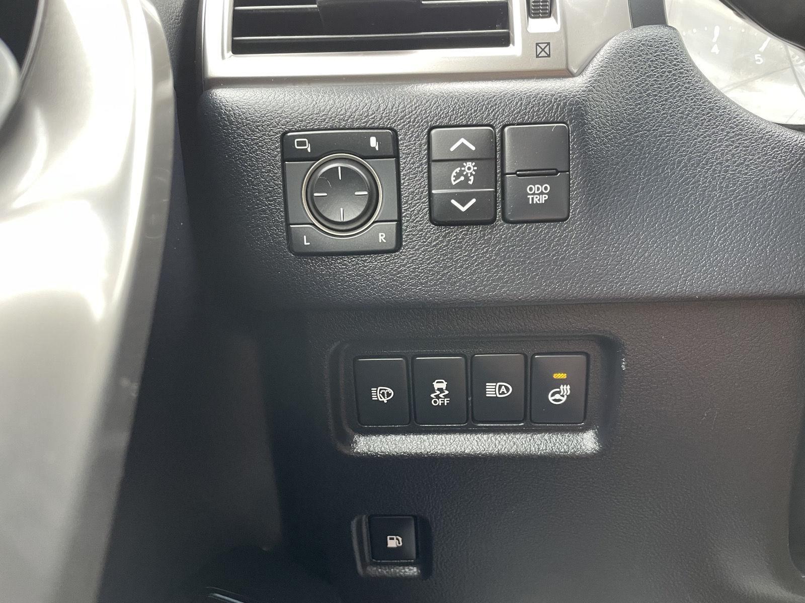 Vehicle photo 32