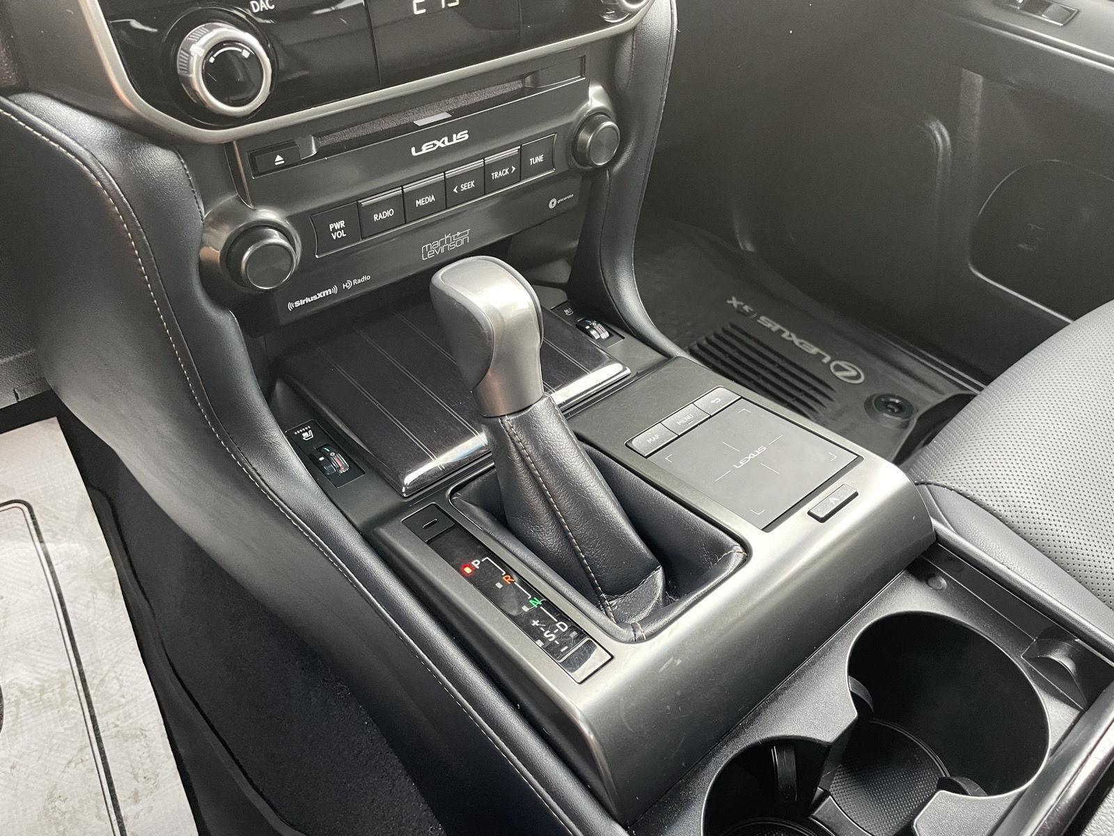 Vehicle photo 33
