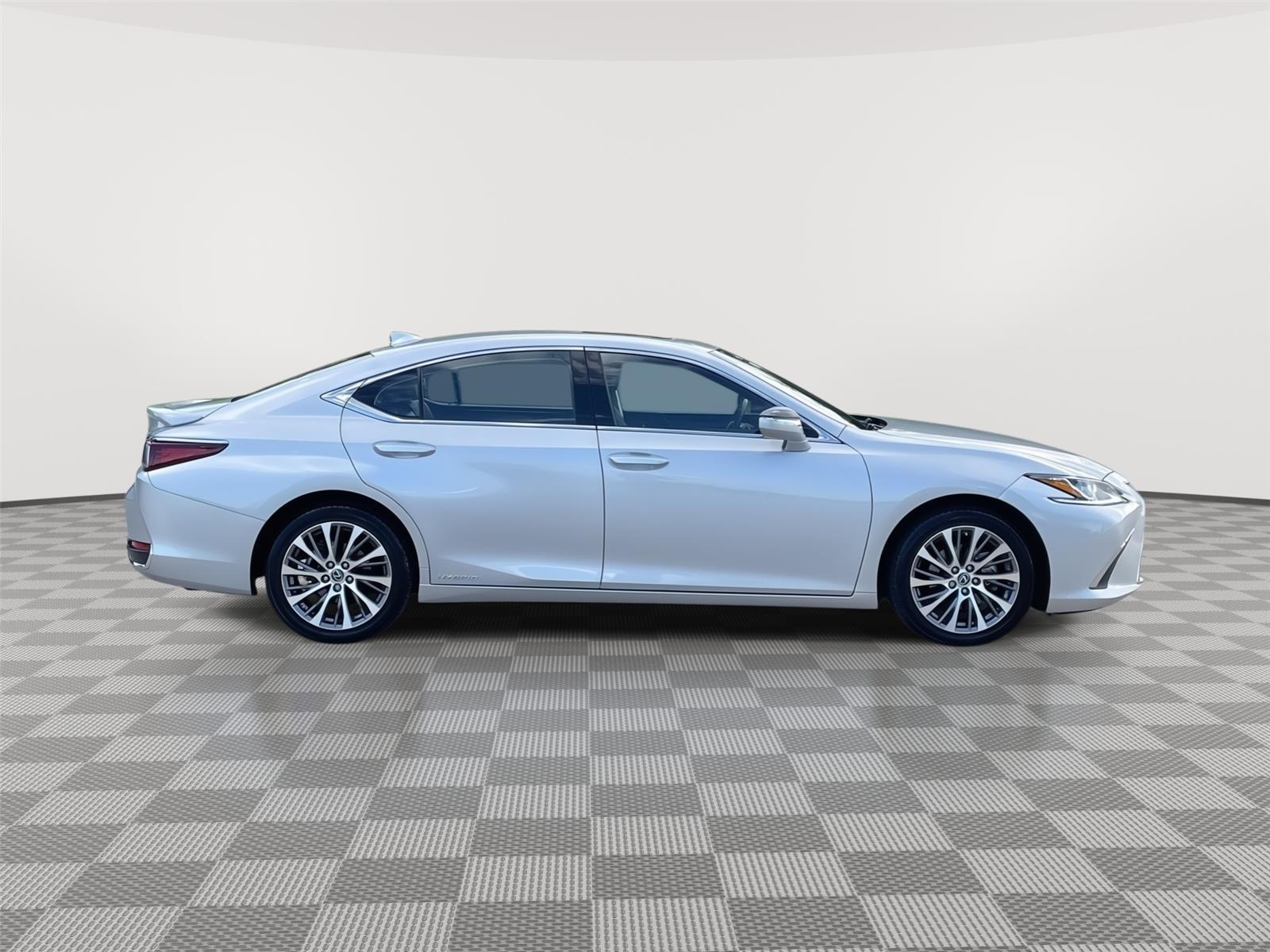 Vehicle photo 6